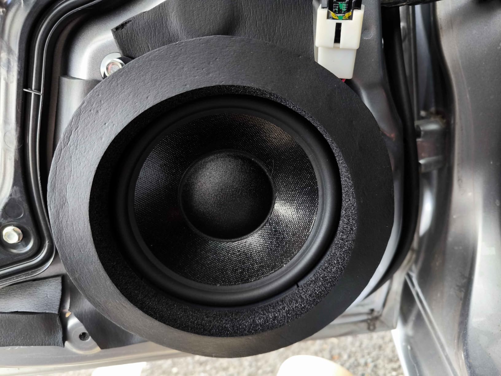 4PCS 6.5 Speaker Rings, Self Adhesive Speaker Foam for Enhancing Stereo Sound, High Resilience Speaker Baffles 6.5 inch Car Audio Accessories customer photo 2
