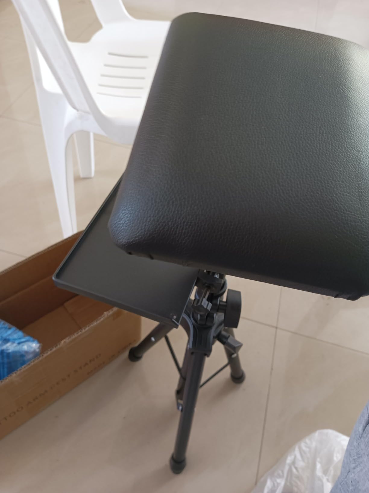 Tattoo Arm Rest Stand with Tray - PU Leather Sponge Covers 50PCS Waterproof Square Leg Rest Foldable Sponge Pad Tripod customer photo 2