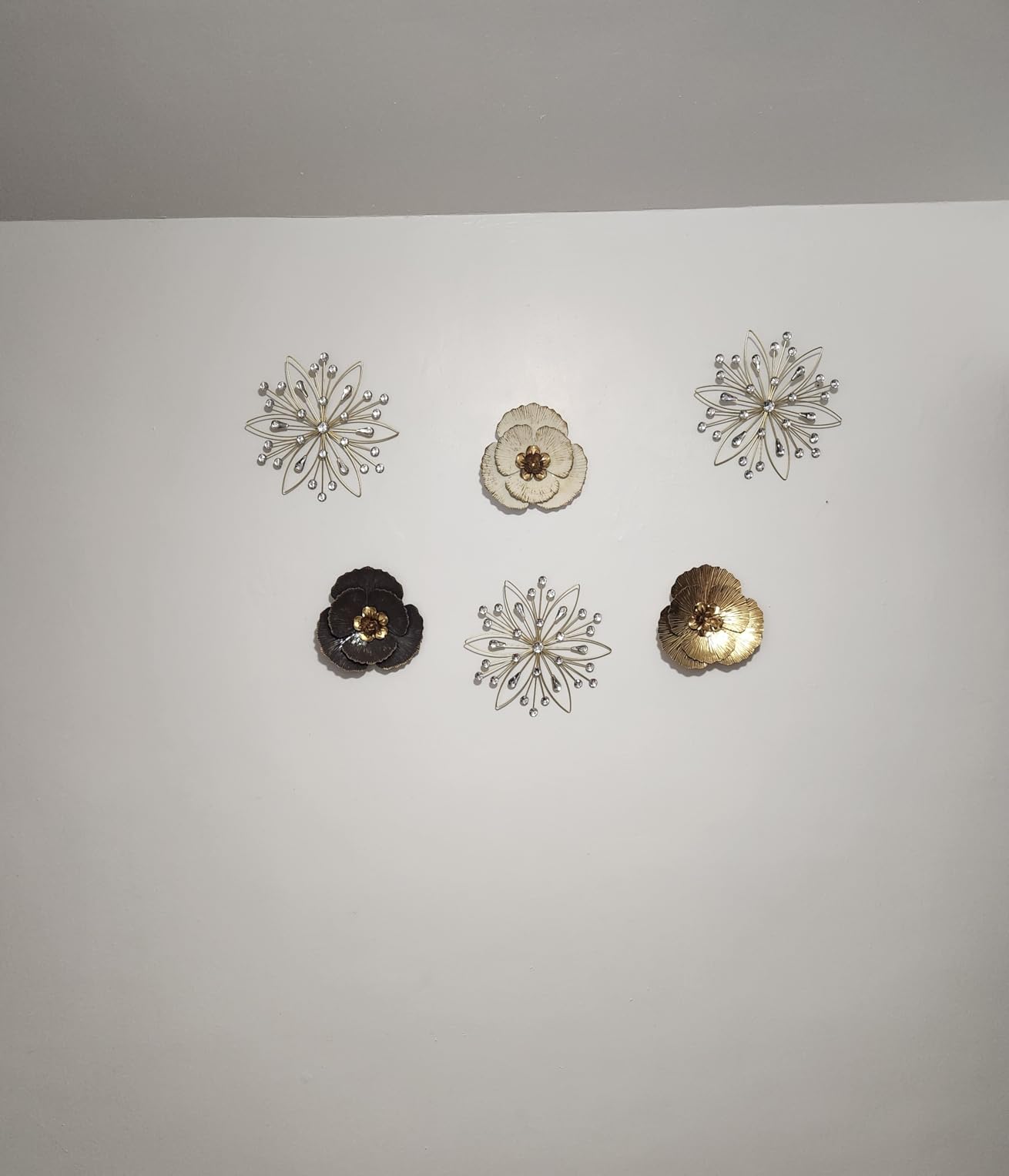 DILATATA 3 Pcs Metal Flower Wall Art Set 10 Inch Rustic Modern Floral Sculpture 3D Metal Flower Wall Hanging Accent for Indoor Living Room Bedroom Kitchen Bathroom Garden Patio Decor - Gold customer photo 1
