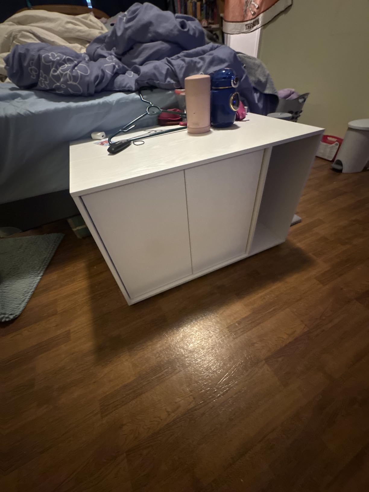 SONGMICS HOME Cat Litter Box Enclosure, Superfast Toolless Assembly, Litter Box Furniture for Large Cats, Display Side Table, Push-to-Open Doors, Minimalist Modern, Snow White UPCL013W01 customer photo 1