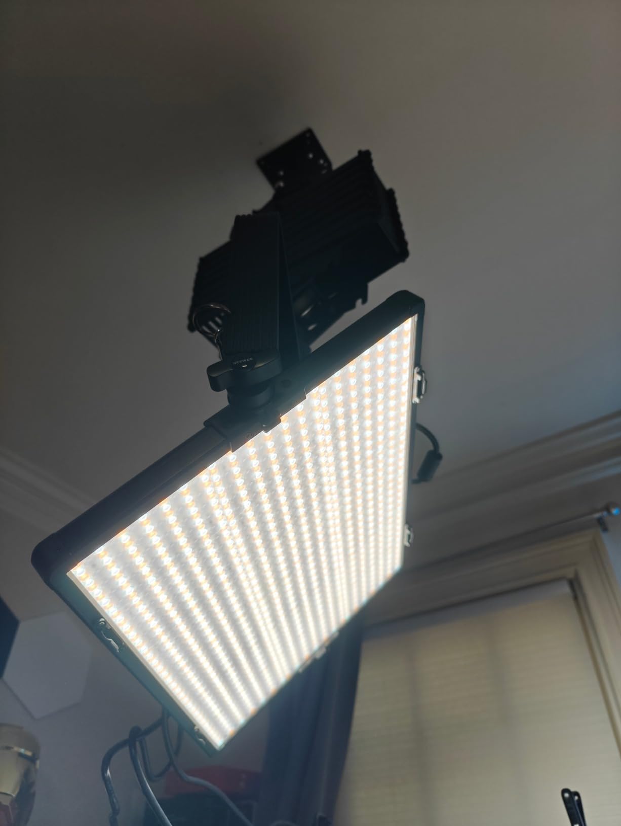 NEEWER 150W RGB LED Panel Video Light Kit with Barn Doors, 1800 LEDs 42500Lux/0.5m 2500K-10000K CRI96+/TLCI97+ 0-100% Dimming, APP/2.4G/Panel/DMX Control for Pro Studio Gaming Lighting customer photo 1