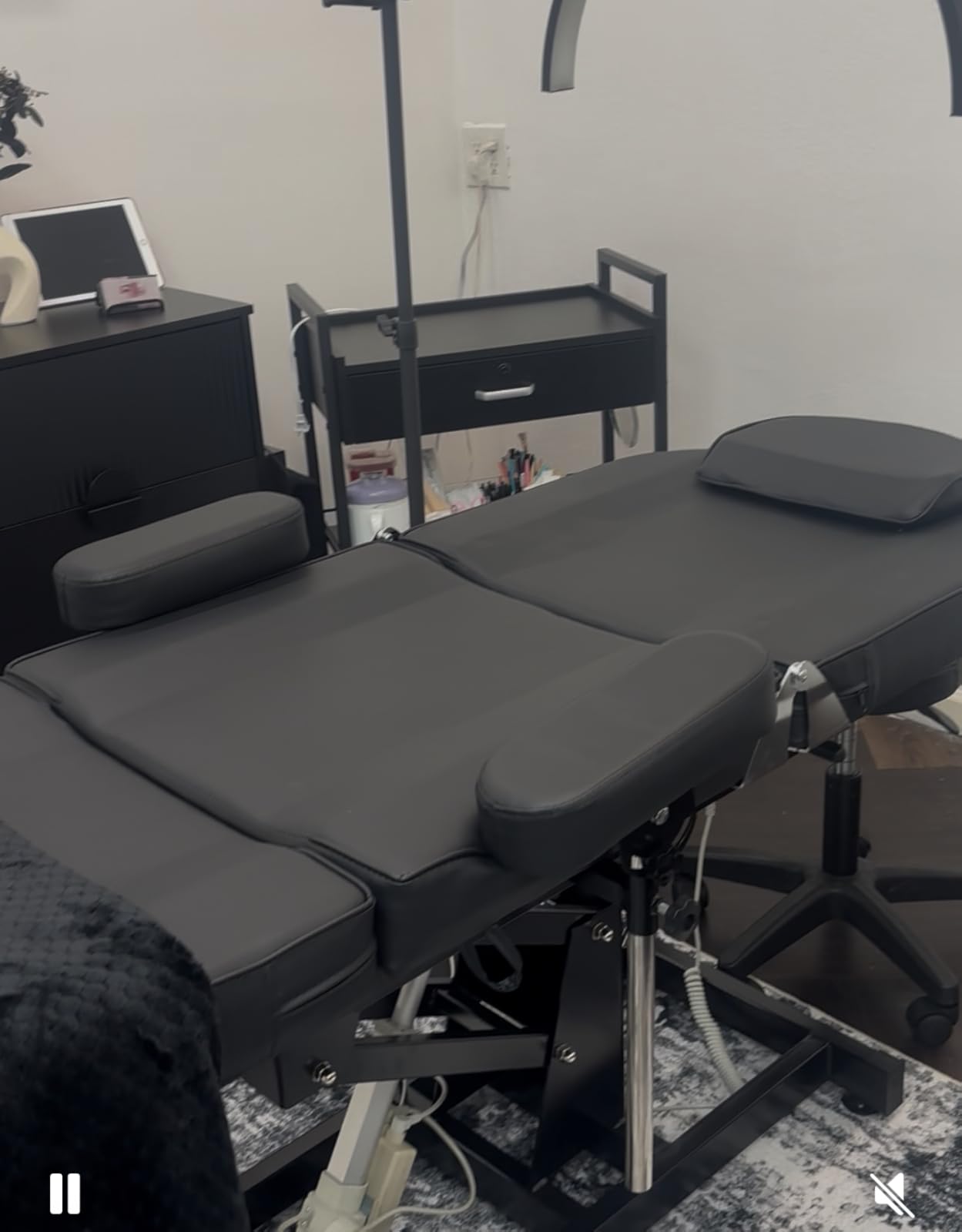 Electric Tattoo Chair Bed Esthetician Motorised Height Adjustment Facial Bed for Client, Professional Beauty Spa Chair Massage Table customer photo 1