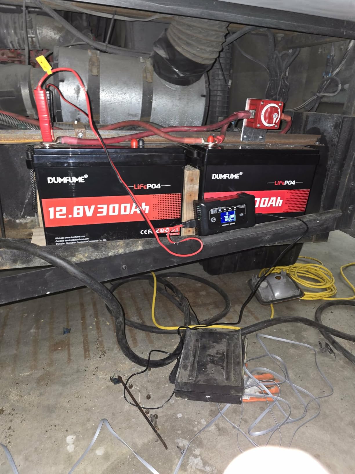 12V 200Ah LiFePO4 Lithium Battery 200A BMS 2560Wh IP65 customer photo 1