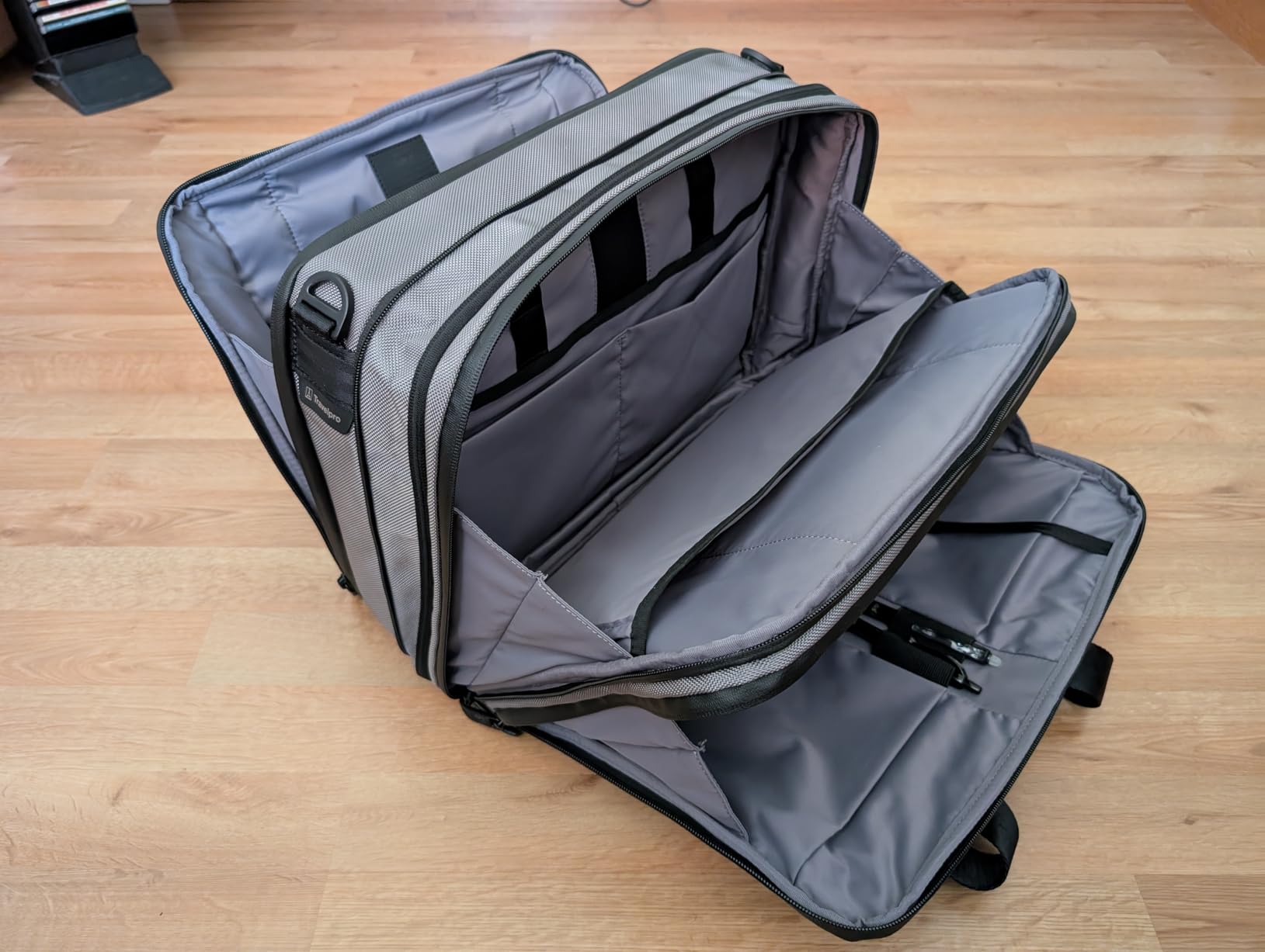Travelpro Altitude Full Expansion Brief, Business Bag, 16 Inch Laptop, Work, Travel, Water Resistant, Men and Women customer photo 1