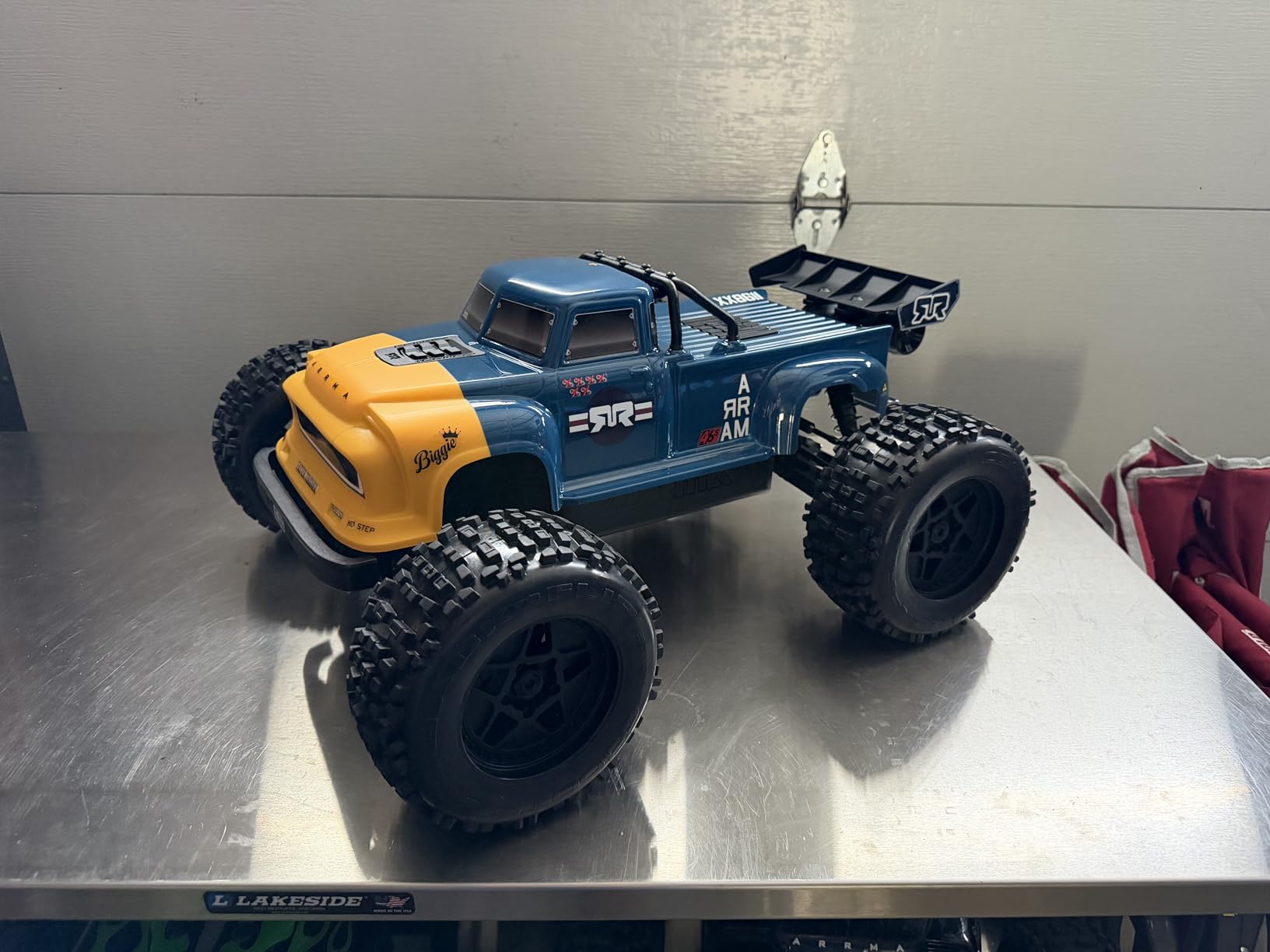 ARRMA RC Truck Notorious 4X4 6S BLX V6 Stunt Truck RTR Black 1/8 customer photo 1