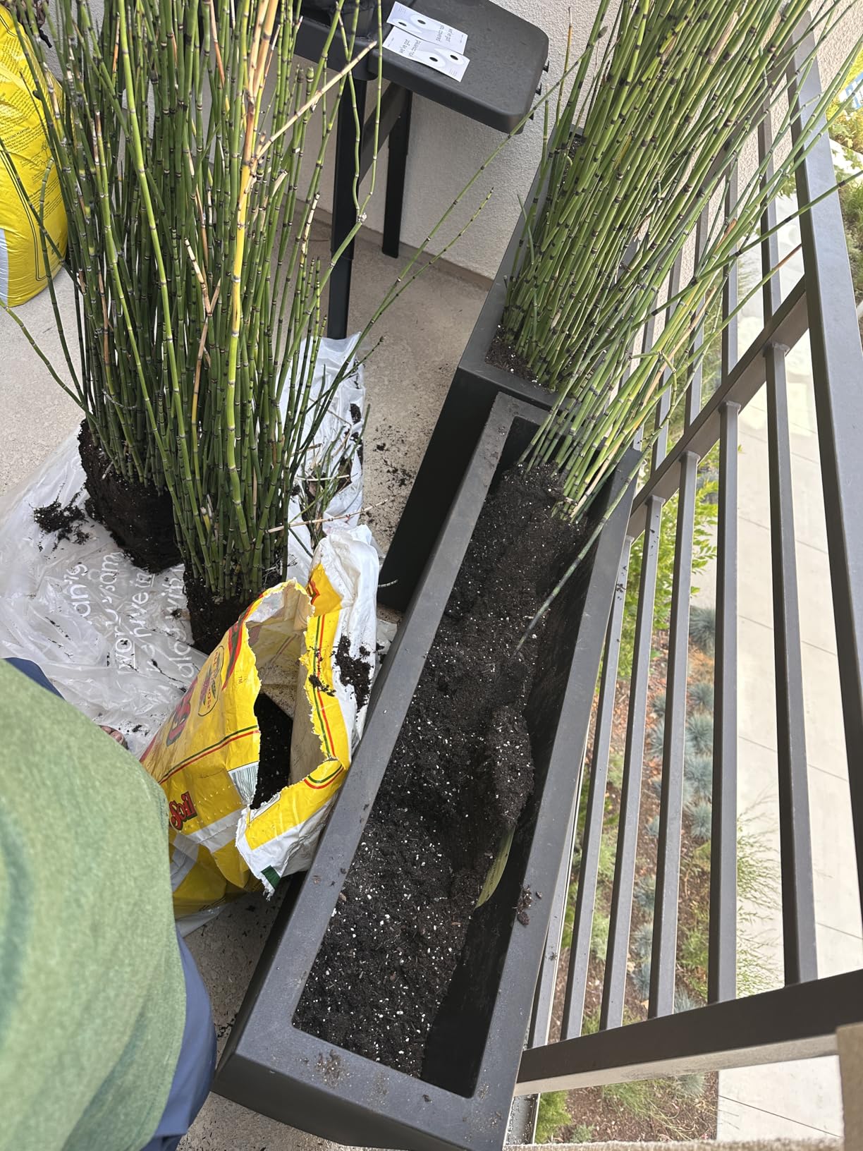 Veradek Block Series Span Plastic Planter - Tall Rectangular Planter for Indoor or Outdoor Patio/Porch | Durable All-Weather with Removable Insert Bucket | Modern Design for Plants, Flowers (2 Pack) customer photo 2