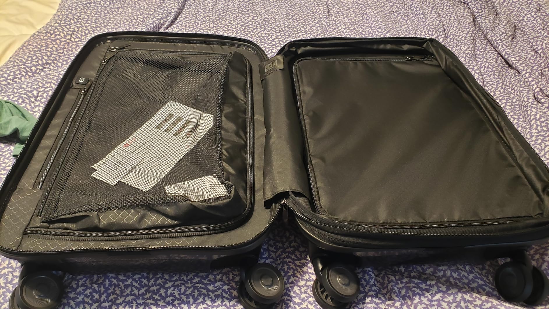 Samsonite Proxis Large Hardside Luggage with Dual Spinner Wheels - Innovative Roxkin Lightweight Shell With Ultimate Durability - Includes TSA Lock, Ergonomic Telescoping Handle - Black customer photo 2