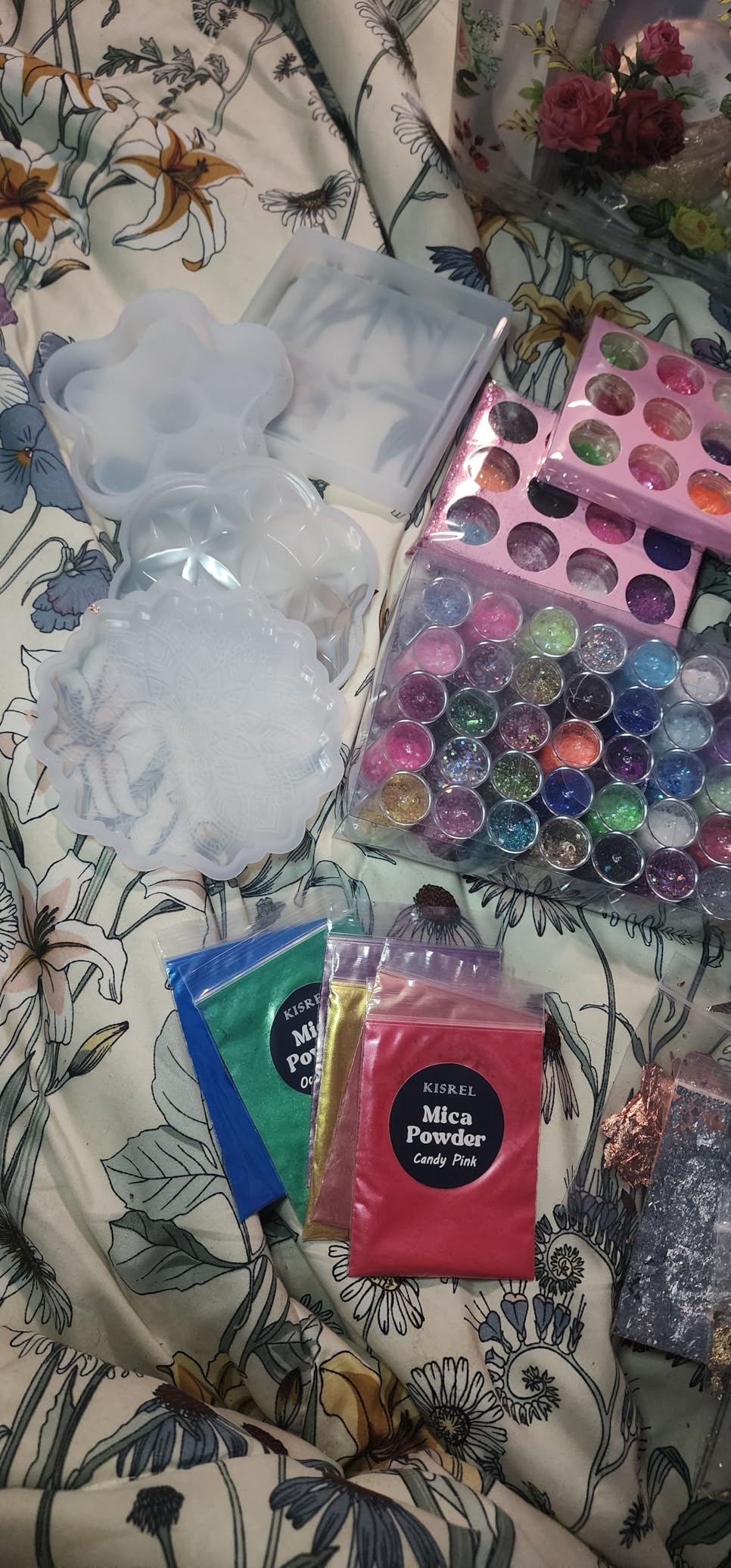 KISREL Epoxy Resin Kit for Beginners, 32oz Resin Kit with Coaster Molds, Complete Accessories Include Pigment, Mica Powders, Dried Flowers, Glitter, Measuring Cups and Other Resina Supplies customer photo 2