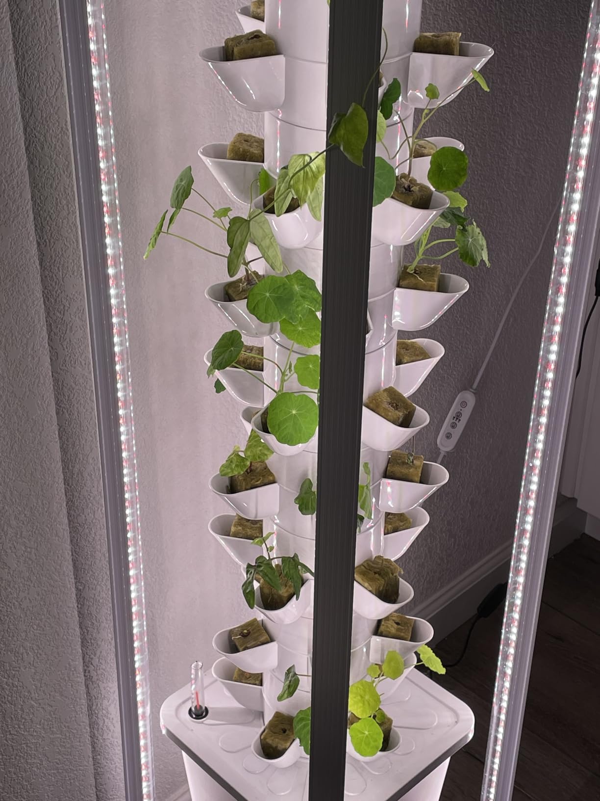 Hydroponics Tower Growing System, 45 Pods Vertical Indoor Garden, 360° Full-Spectrum Lights, Automatic Water Circulation System, Suitable for Leafy Greens and Herbs customer photo 1