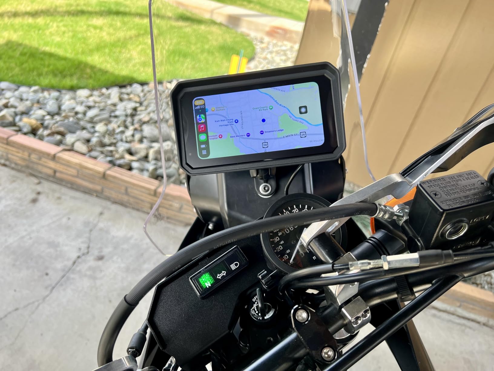 2026 YZW GPS Carplay 5 inch for Motorcycle with Wireless CarPlay & Android Auto, IP69K Waterproof Touch Screen, GPS Navigation, Supports Bluetooth, Siri/Google Voice Control, Custom Boot Logo, Bracket customer photo 2