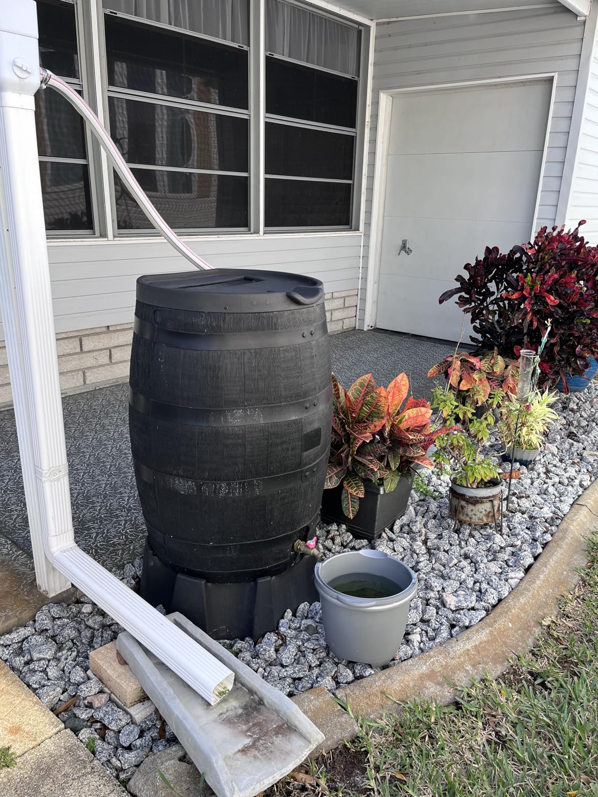 RTS Home Accents Premium 55-Gallon Eco Rain Barrel with Removable Lid, Made with 100% Recycled Plastic, Stand Included, Black customer photo 2