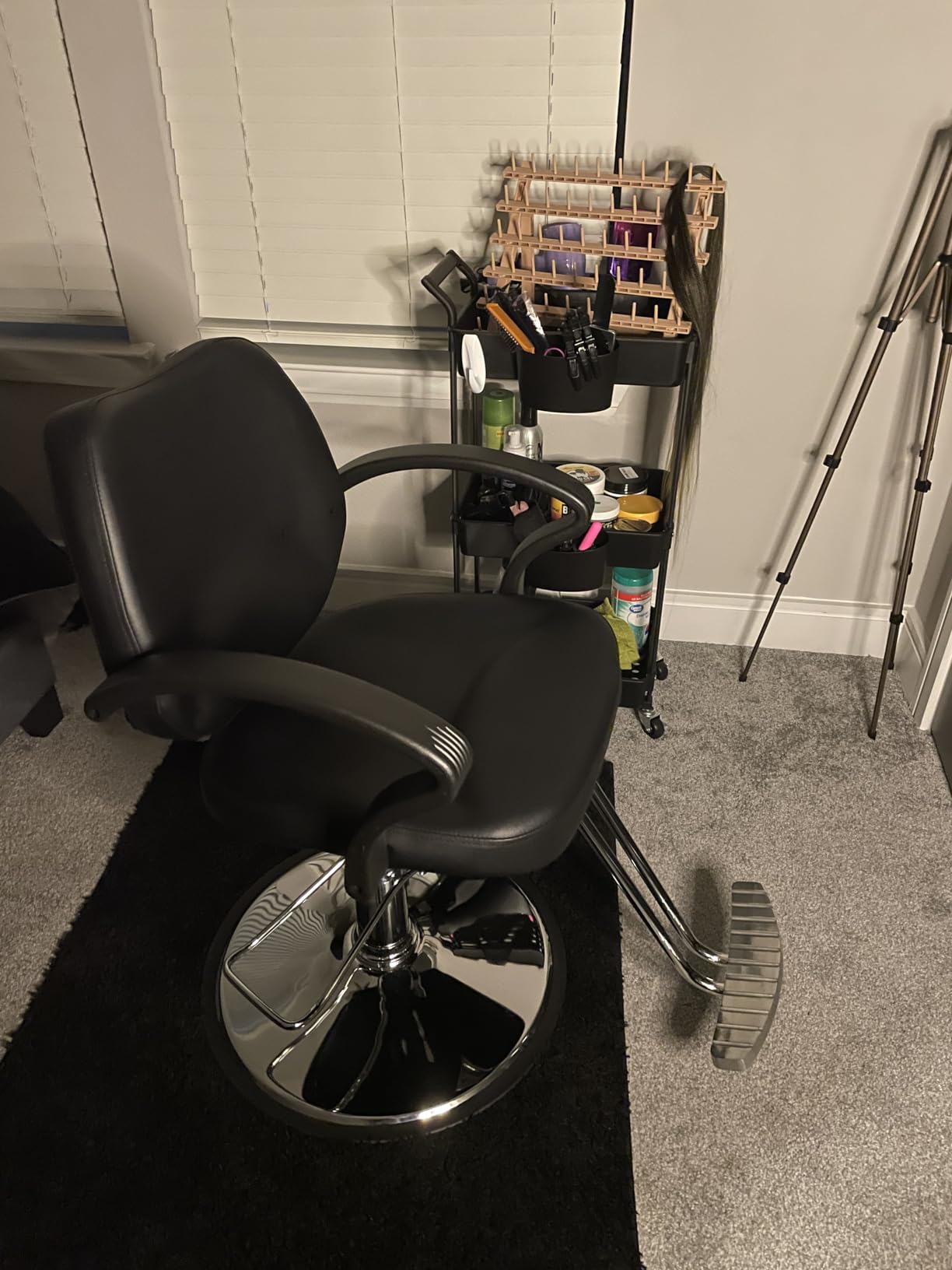 BestMassage Hydraulic Reclining Barber Chair, Heavy Duty All Purpose Salon Chair with Adjustable Headrest Footrest and 360° Swivel Hydraulic Pump for Barbershop, Beauty Salon, and Tattoo Studio,White customer photo 2
