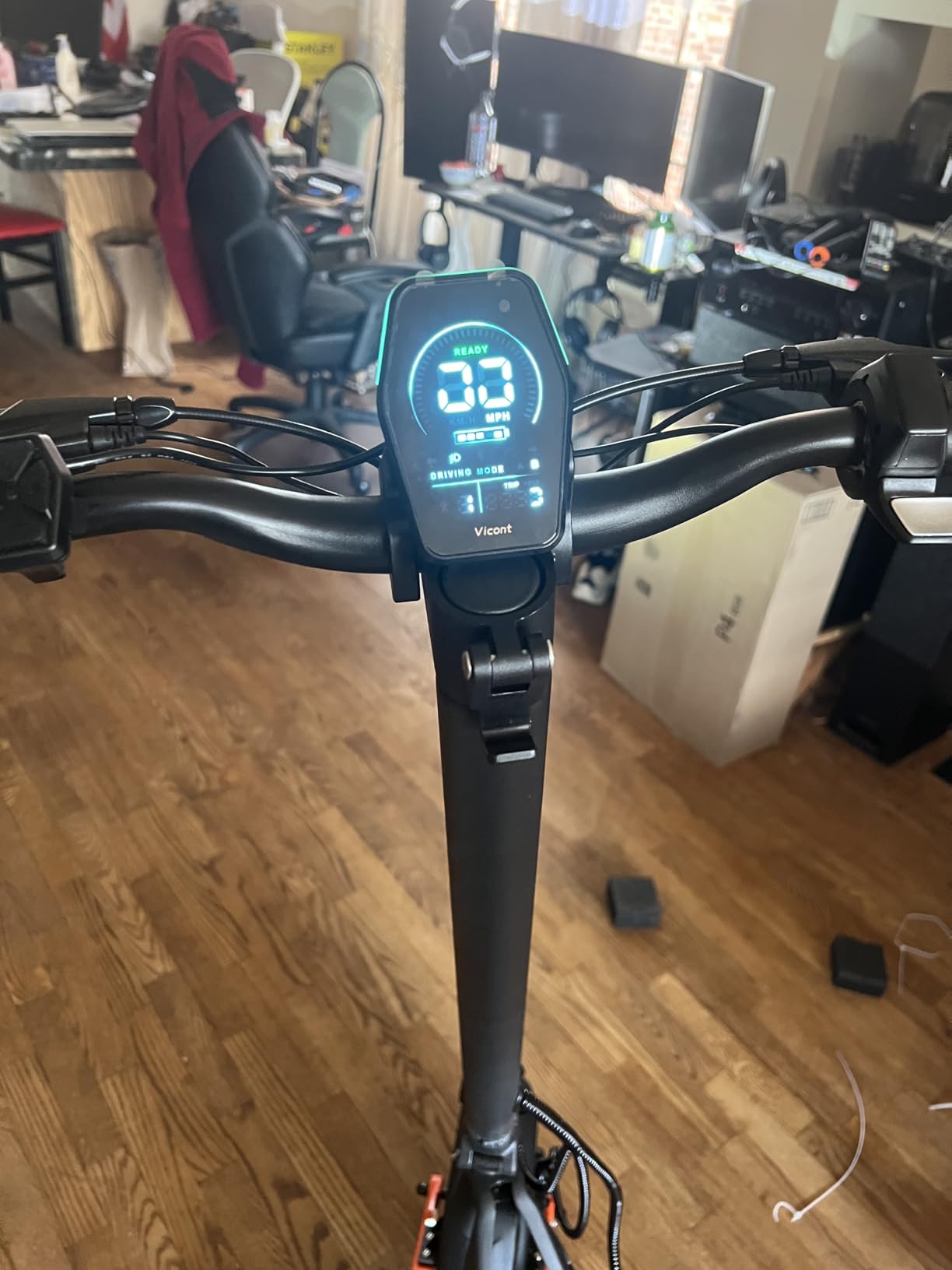 11'' Electric Scooter for Adults with Dual Suspension, Top Speed 31 MPH, 800W Strong Motor, Max 30 Miles Long Range, E Scooter for Commuting, APP Control, 220LBS Max Load customer photo 2