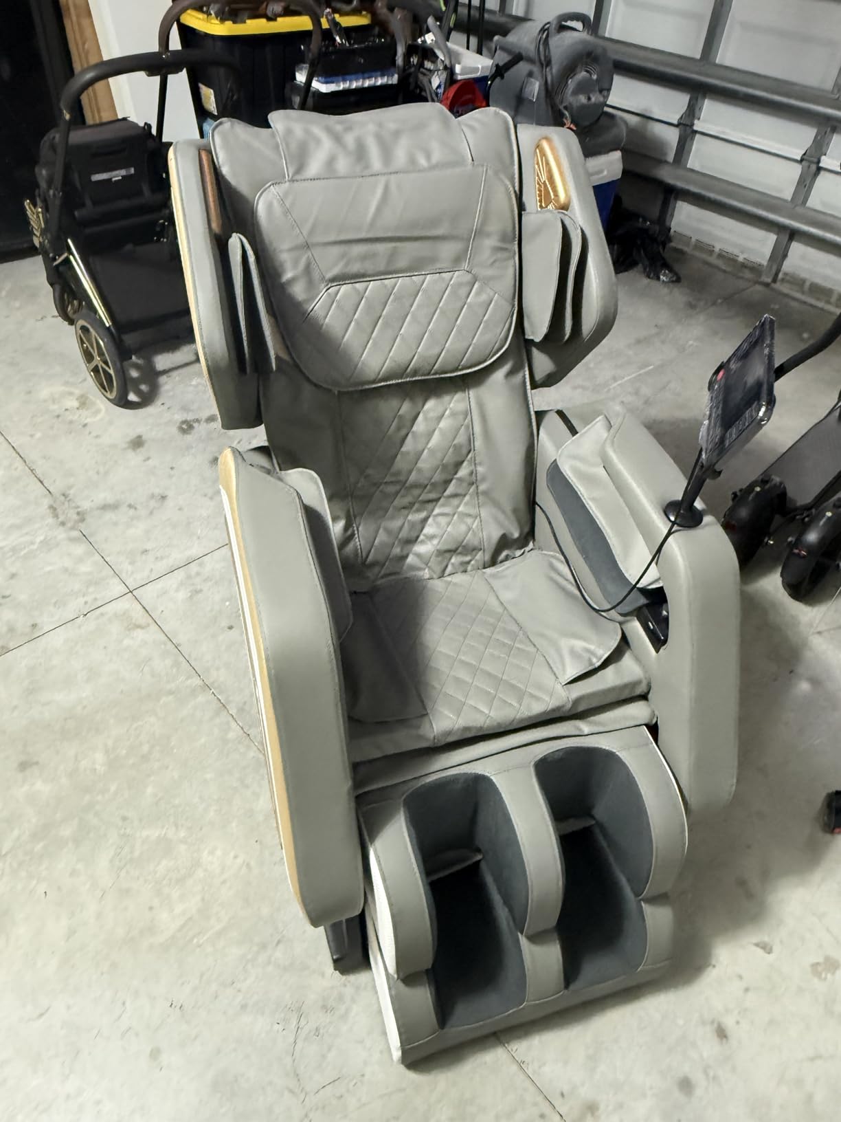 Massage Chair Full Body, Zero Gravity Massage Chair 2026 for Back Fatigue with 10 Fixed Rollers, Heating, Airbags, Phone Controller, Bluetooth Speaker, Nightlights customer photo 2