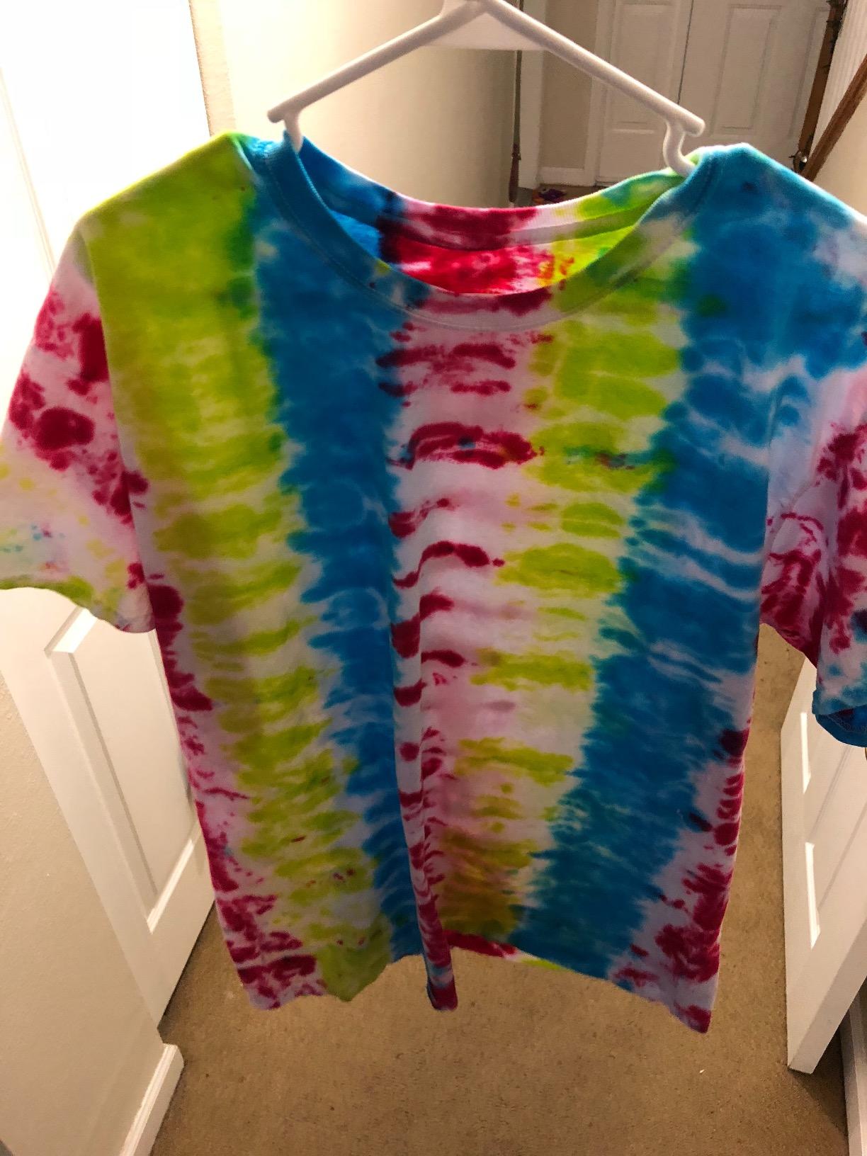 Jacquard Funky Groovy Tie Dye Kit - Includes Pre-Measured Procion MX Dye in Magenta Turquoise and Yellow - with Soda Ash Dye Fixer customer photo 2