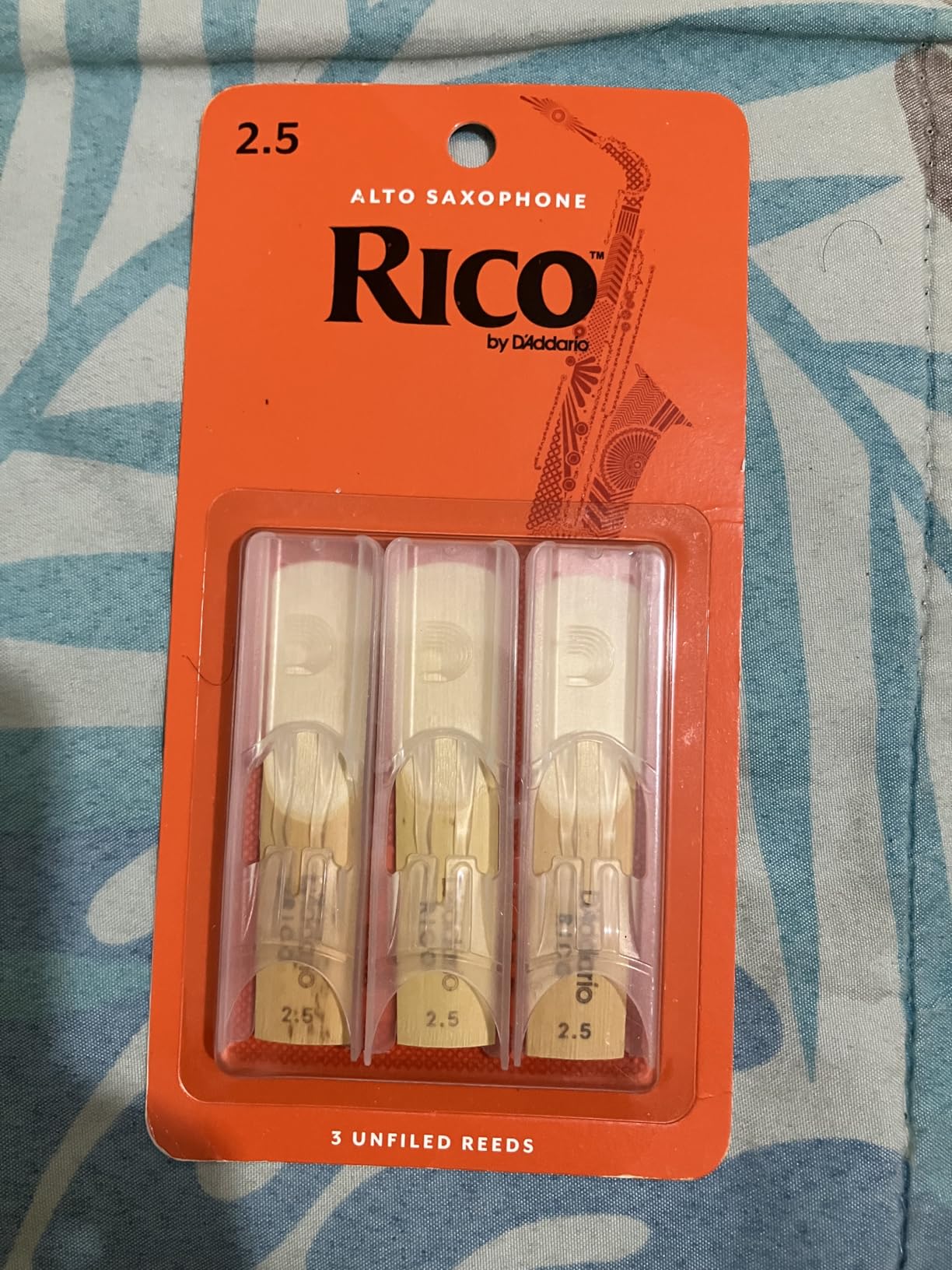 Rico Organic Alto Saxophone Reeds, Strength 2.5, Pack of 3 customer photo 2