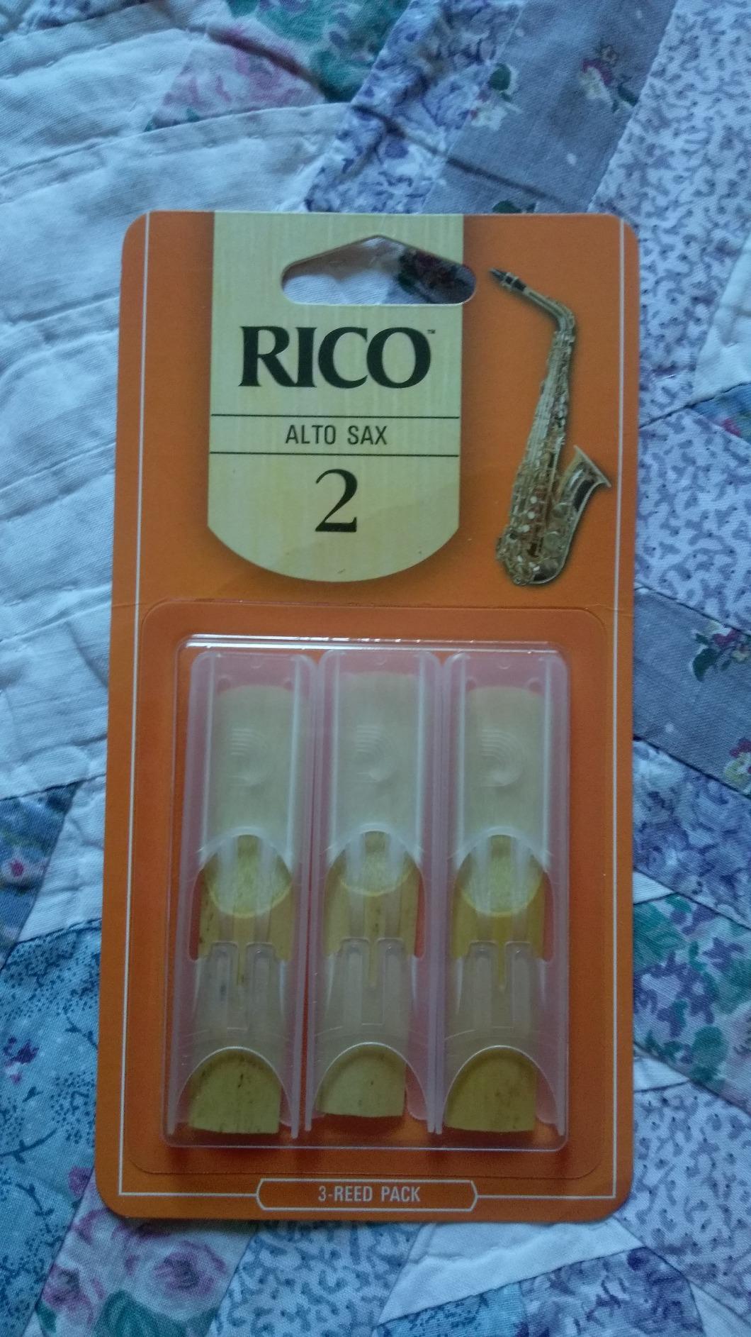 Rico Organic Alto Saxophone Reeds, Strength 2.0, Pack of 3 customer photo 1