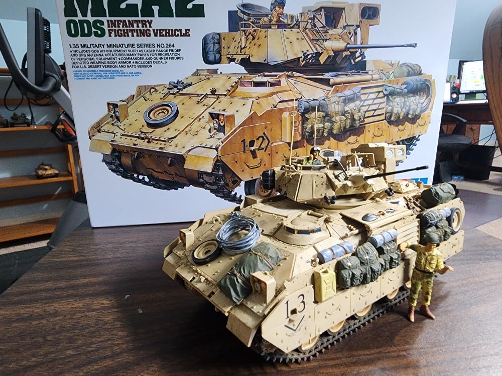 Tamiya 35264 Desert Storm 1:35 U.S. M2 A2 Bradley IFV (2) customer photo 2
