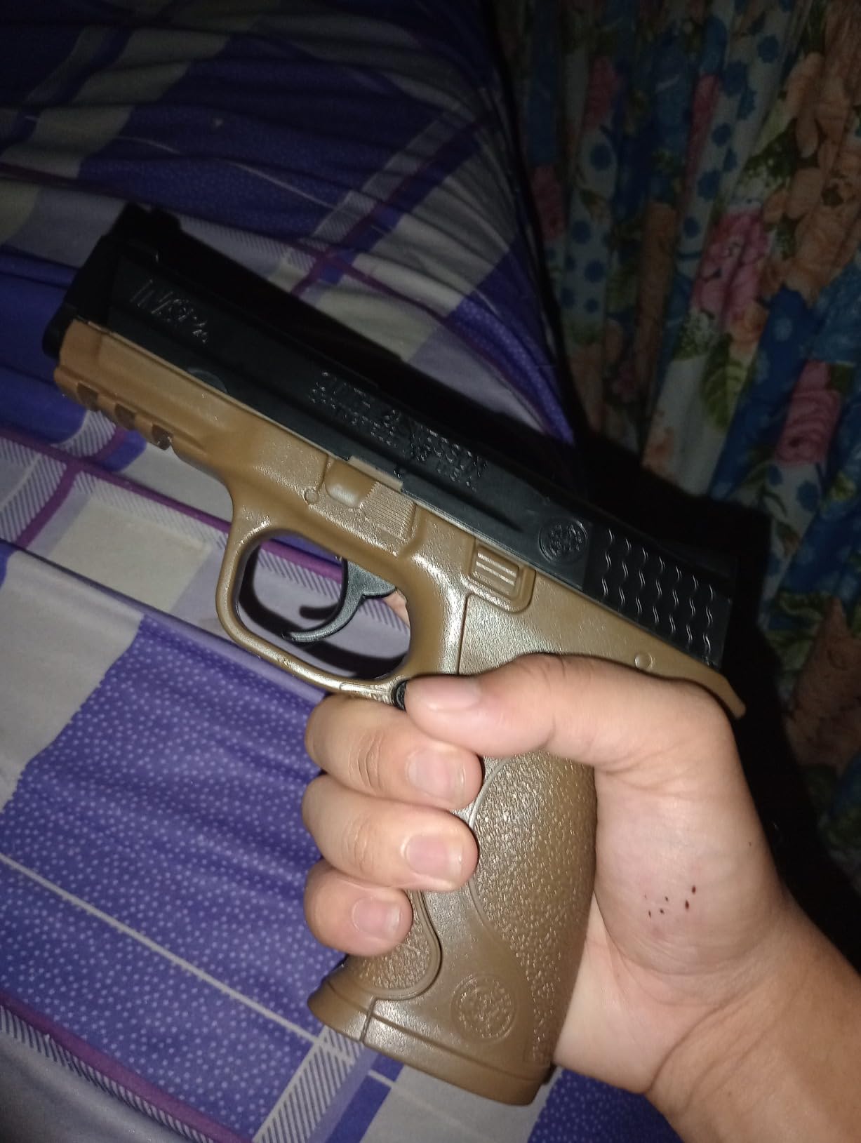 Smith & Wesson M&P 40 .177 Caliber BB Gun Air Pistol, Dark Earth Brown, Standard Action customer photo 1
