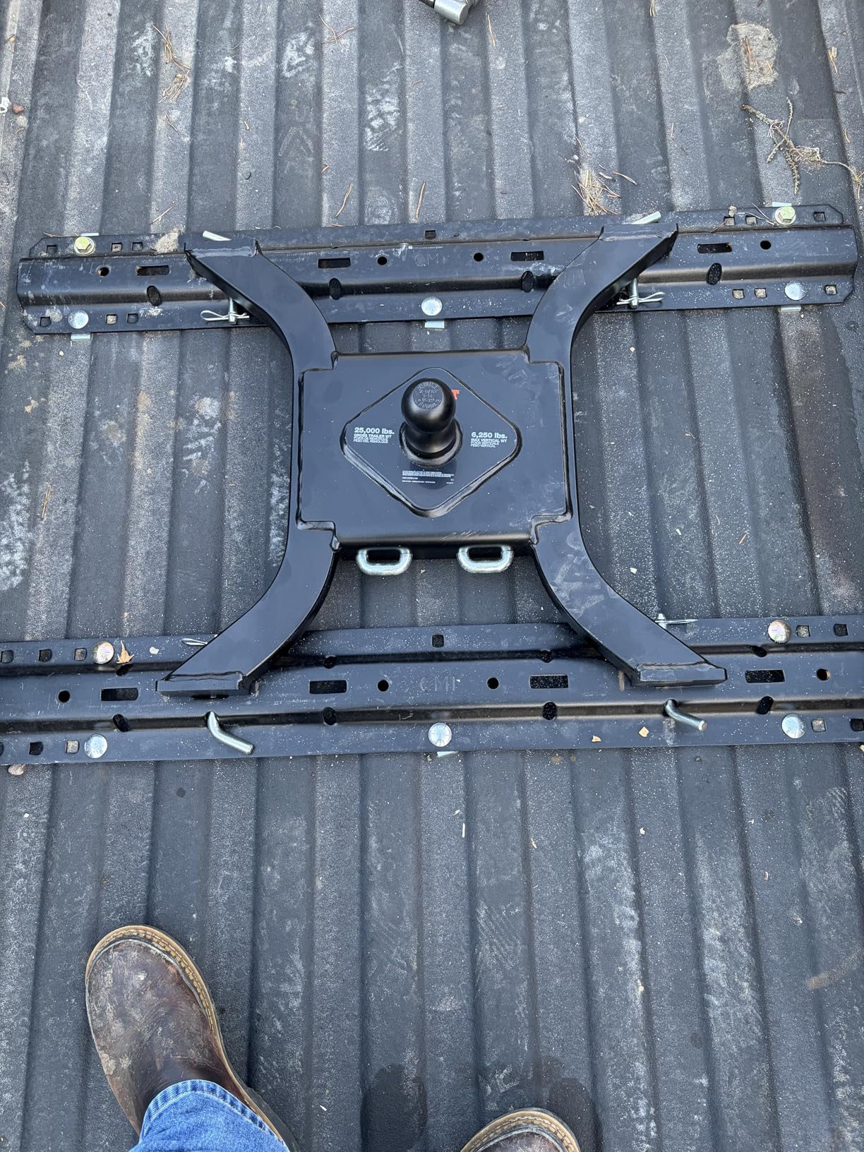 CURT 16085 Spyder 5th Wheel to Gooseneck Adapter Hitch, 25,000 lbs customer photo 1