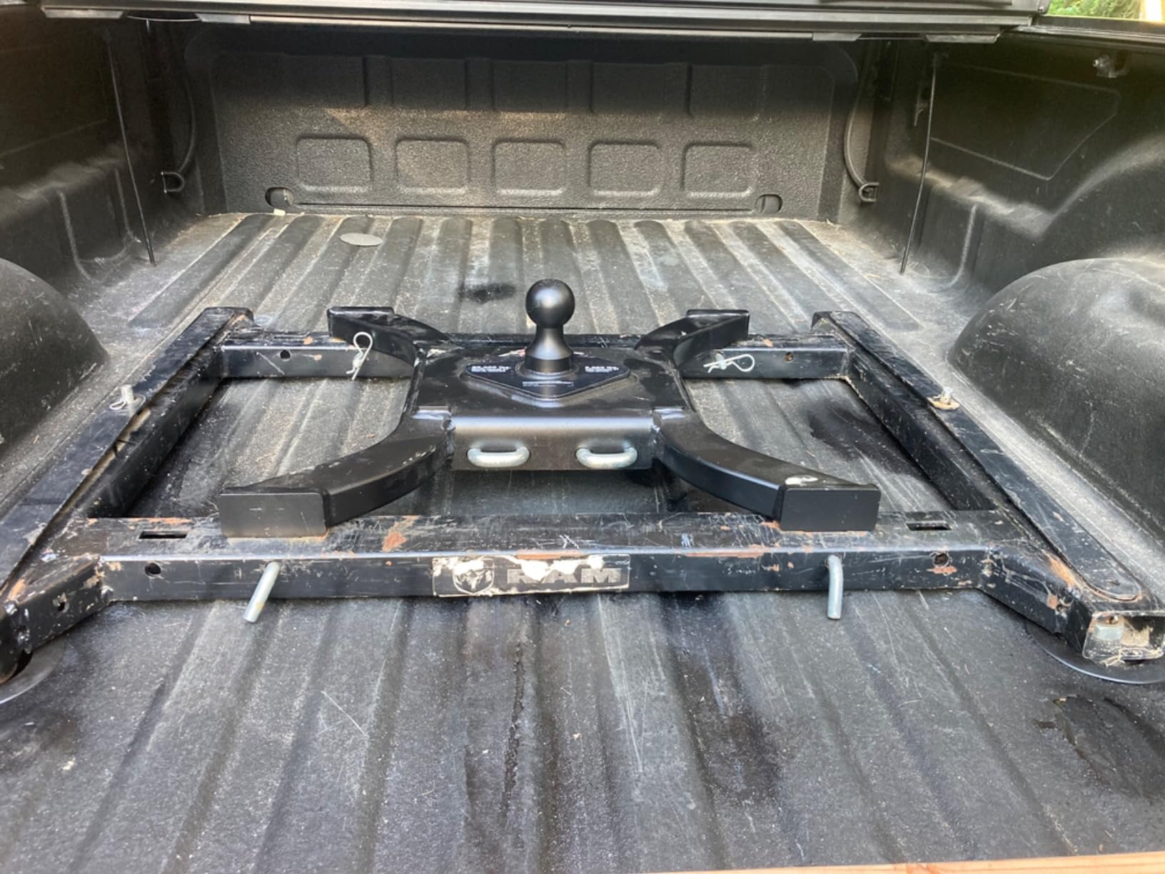 CURT 16085 Spyder 5th Wheel to Gooseneck Adapter Hitch, 25,000 lbs customer photo 2