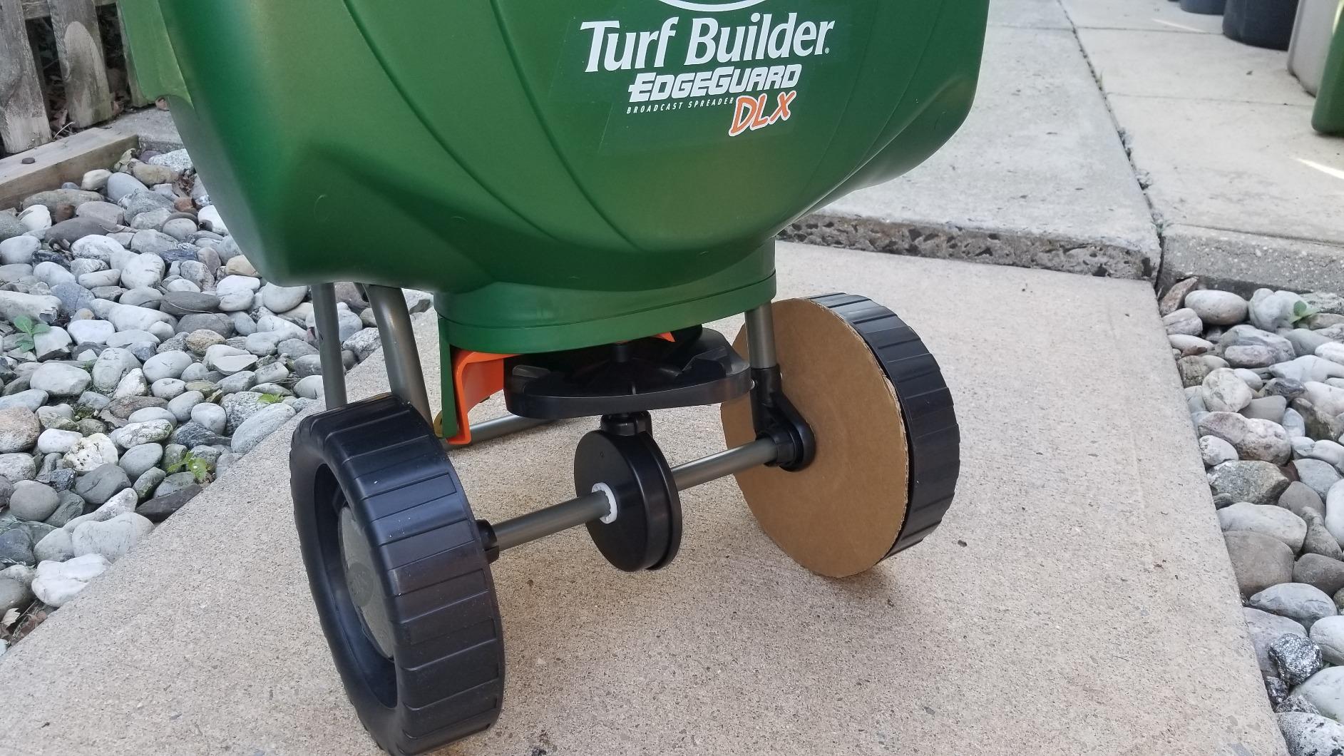 Scotts Turf Builder EdgeGuard DLX Broadcast Spreader customer photo 2