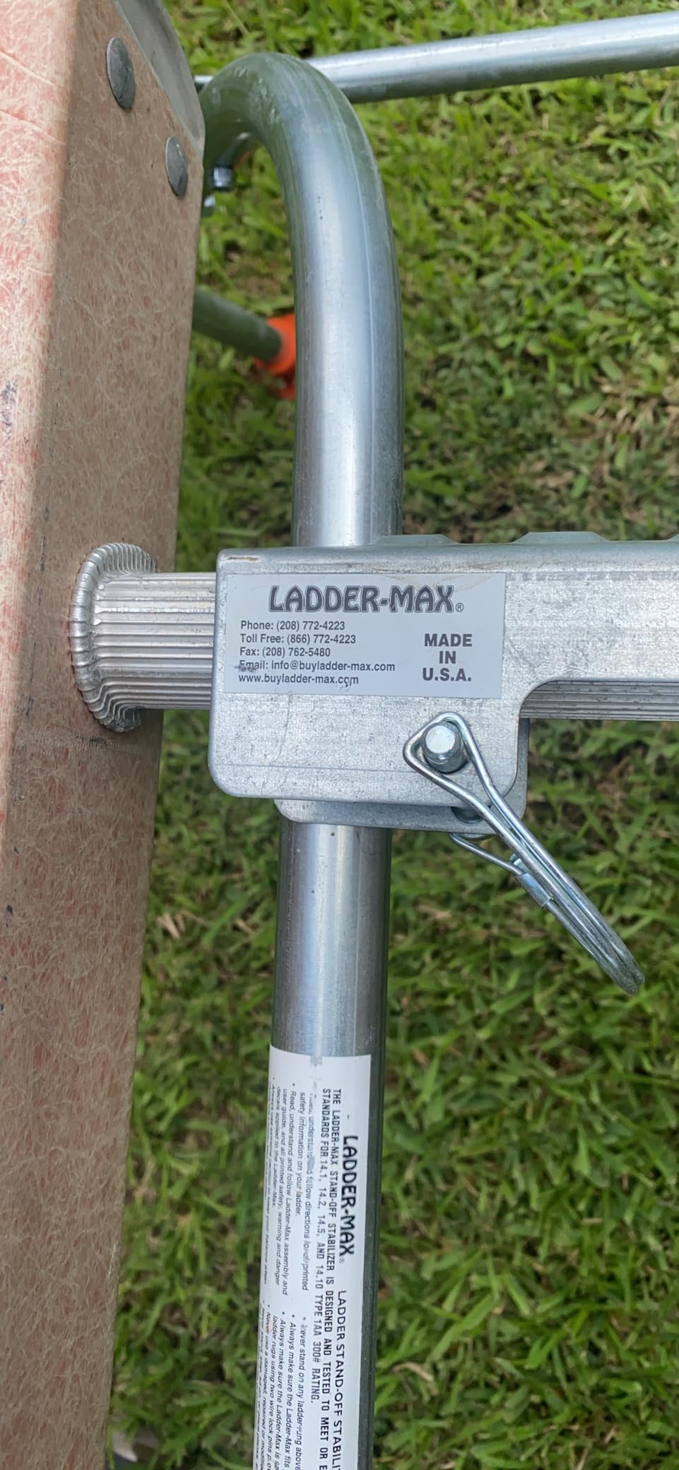 Multi-Pro Ladder Standoff for Corners and More, Heavy Duty Stabilizer, for Varying Depths, Add Safety and Stability for Gutter Cleaning and Roof Access customer photo 2