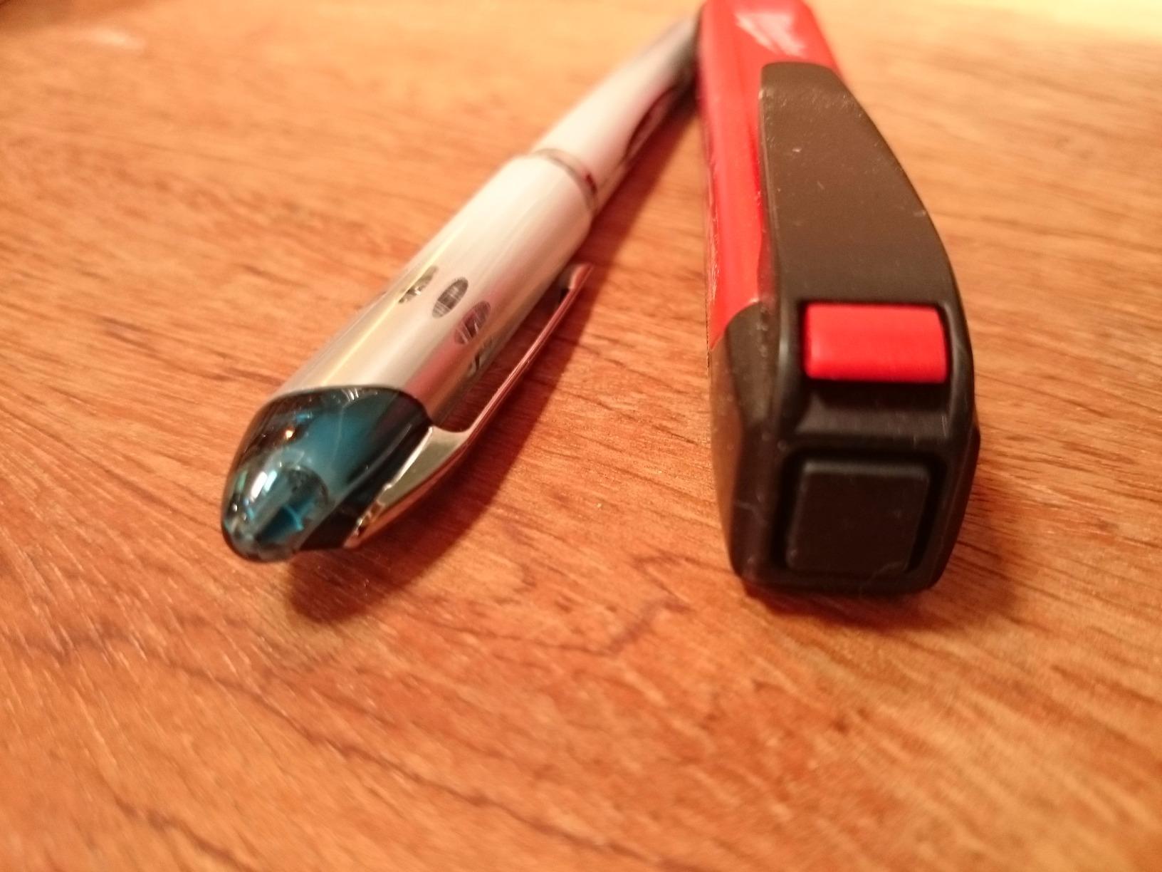 Milwaukee 2202-20 Voltage Detector with LED Light customer photo 1