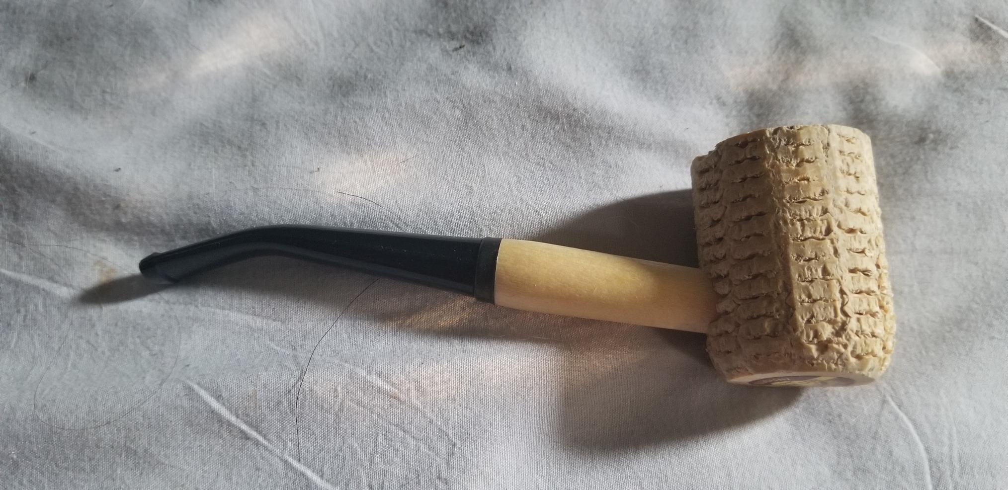 Missouri Meerschaum - Missouri Pride Corn Cob Tobacco Pipe - 5th Avenue, Bent Bit customer photo 1
