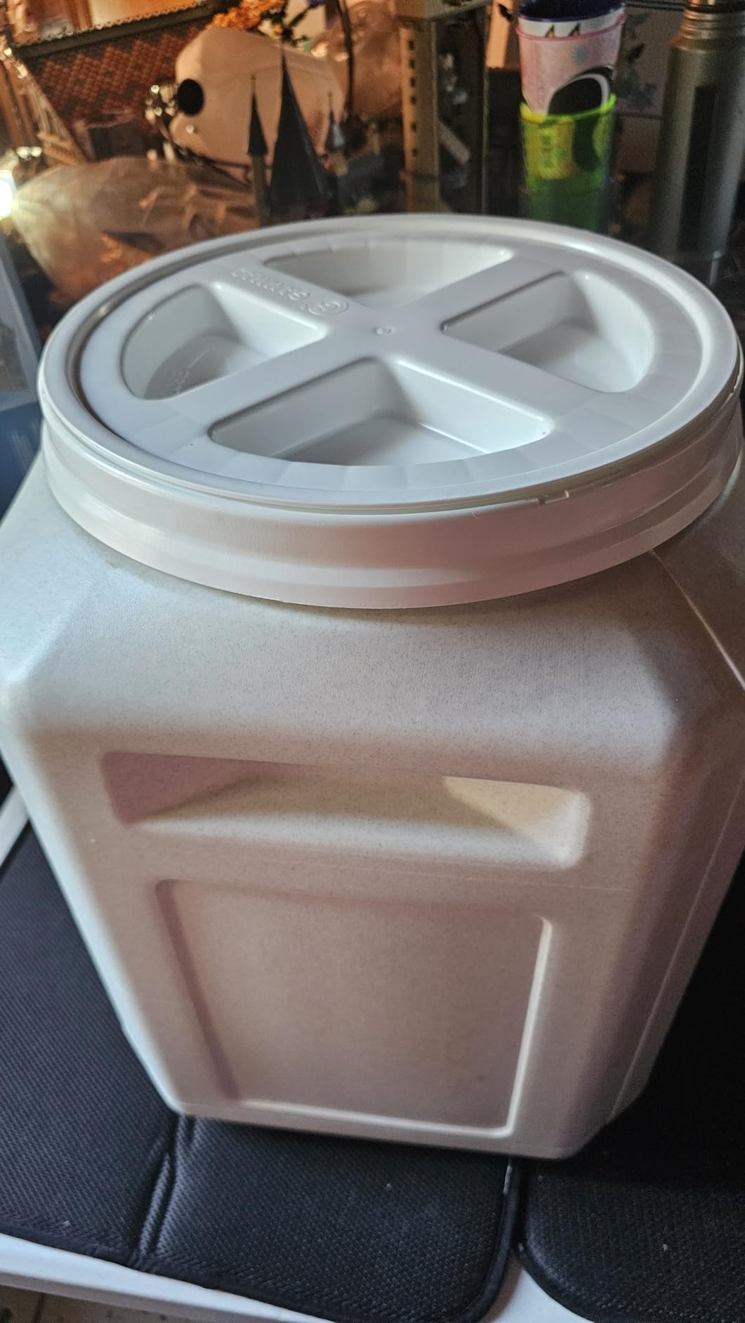 Gamma2 Gamma Seal Lid for Utility Buckets - Fits 3.5, 5, 6 & 7 gallon buckets, White, Made in USA customer photo 1