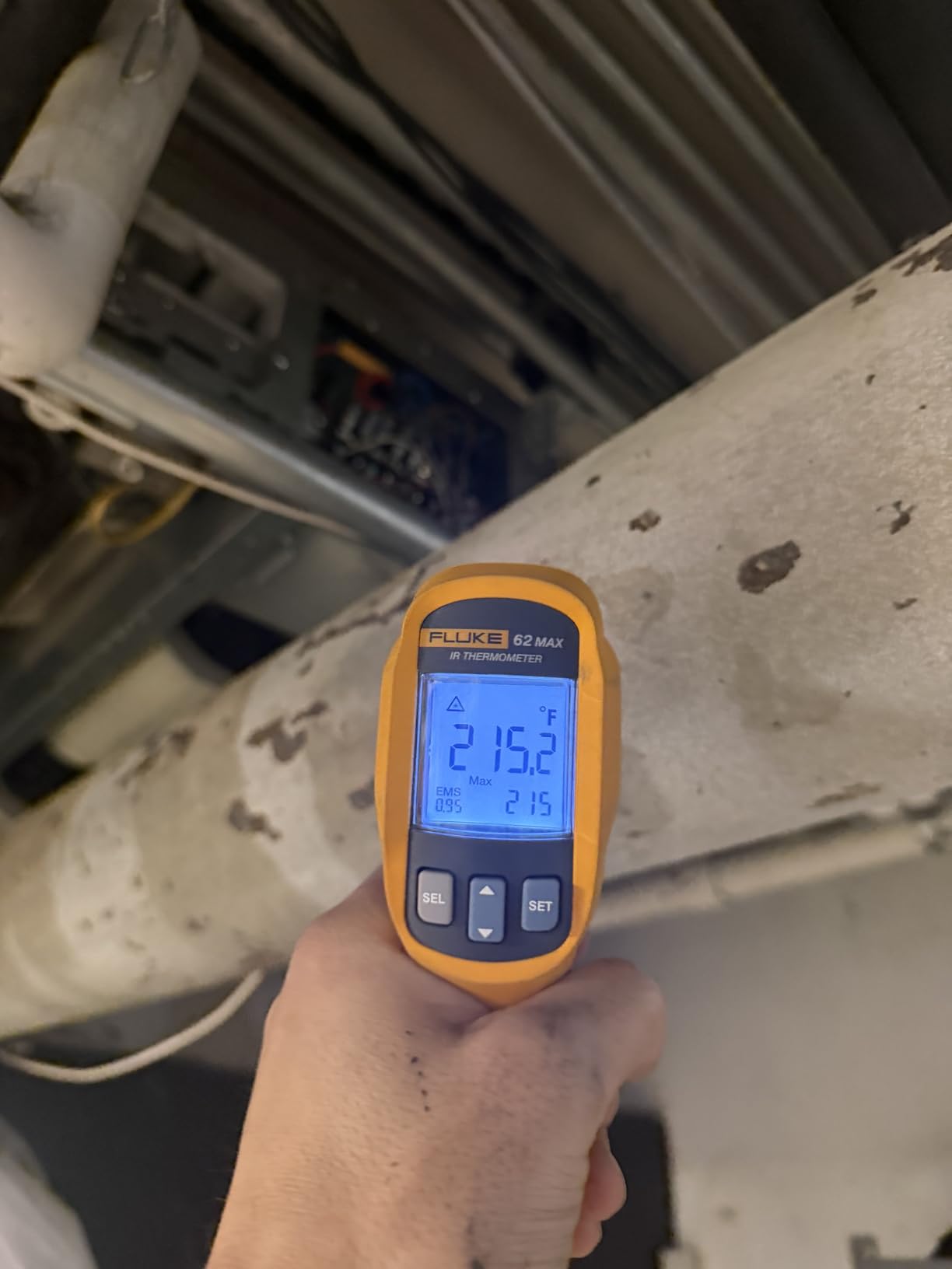 Fluke 62 Max Industrial Infrared Thermometer, -22 to +932 Degree F Range, Single Laser Targeting, 10:1 Distance to Spot Ratio, IP54 Rating, Includes 3 Year Warranty customer photo 2