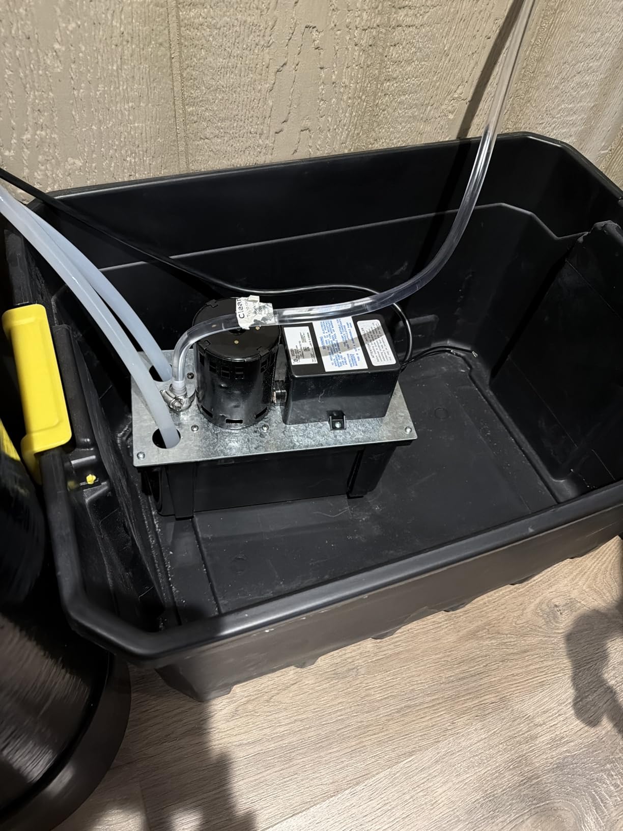 Little Giant VCL-24ULS 115 Volt, 1/18 HP, 270 GPH, Automatic Condensate Removal Pump with 1-Gallon Tank and Safety Switch, 6-Ft. Cord, Black, 553201 customer photo 1