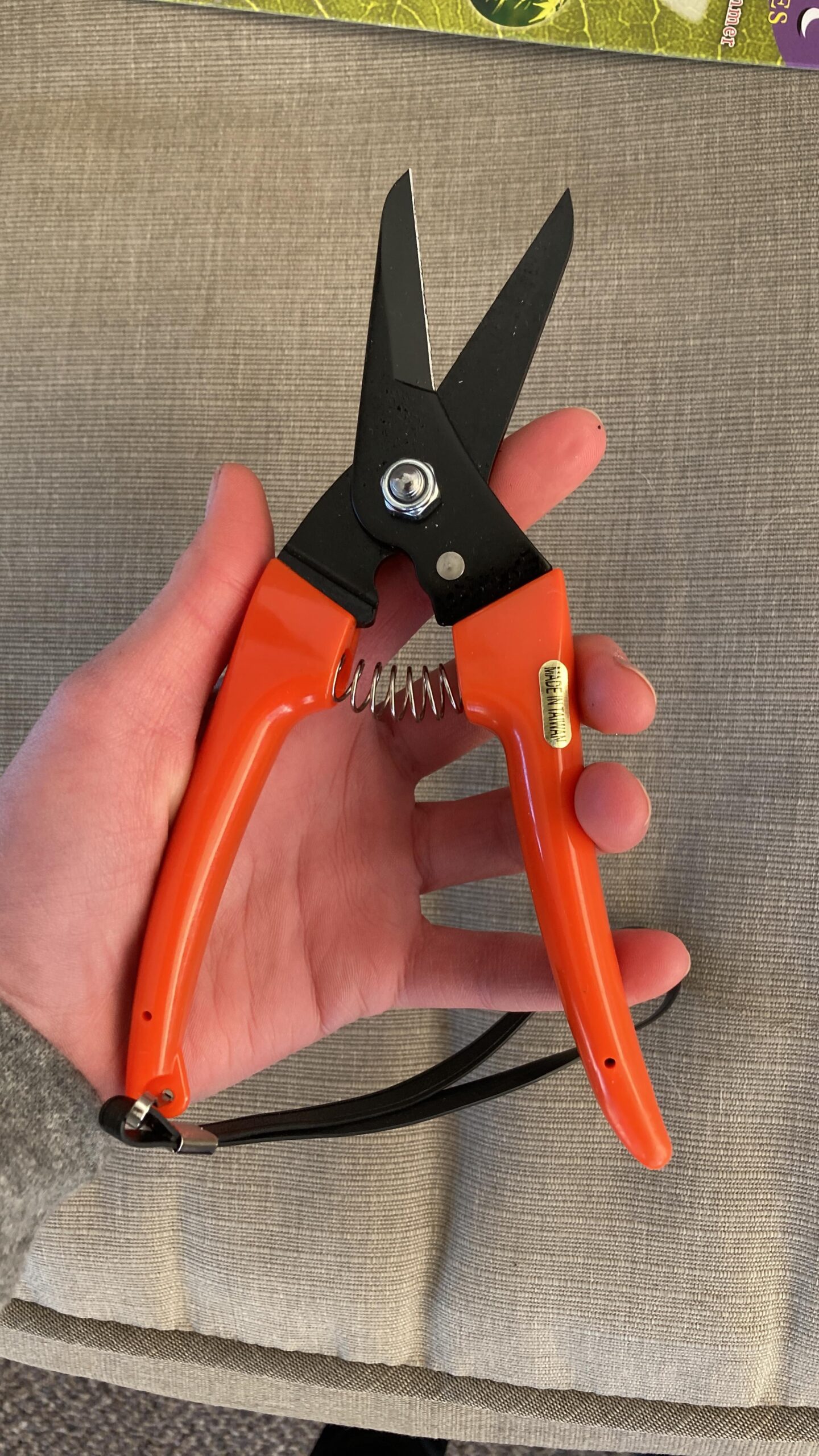 Zenport Q91 Zen-Magic Ultra Twig and Hoof Trimming Scissors, 7.5-Inch Twin-Blade, Spring-Loaded Garden Shears with Non-Stick Coating for Trimming Livestock Hooves, Alpaca Nails, and Floral Stems customer photo 2