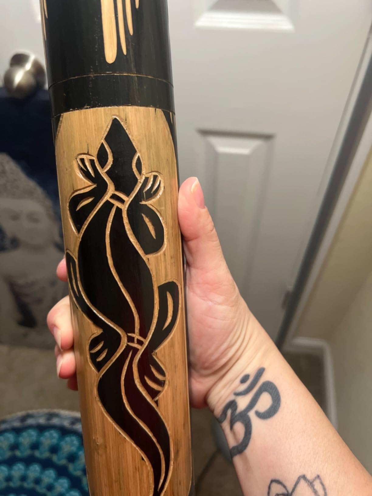 Authentic Didgeridoo with traditional Aboriginal painting - Perfect for Beginners - Long and Deep Tones - FREE DIDGERIDOO KEYCHAIN AND DISCOUNT COUPON FOR DIDGERIDOO LESSONS INCLUDED customer photo 1