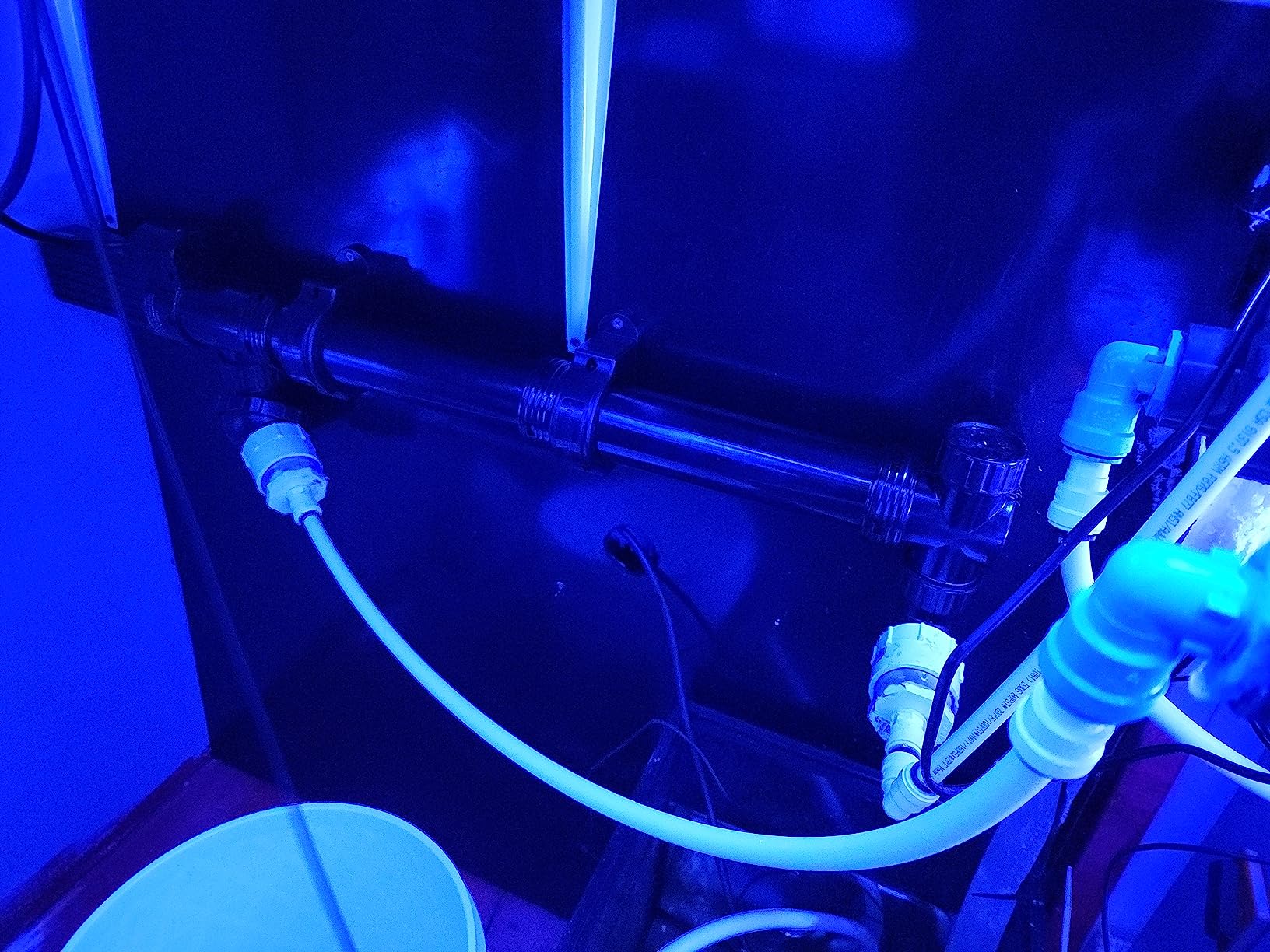 Aquascape UltraKlear 2500 UV Pond Clarifier - 28W UV Light for Clear Water & Algae Control (95037) customer photo 2