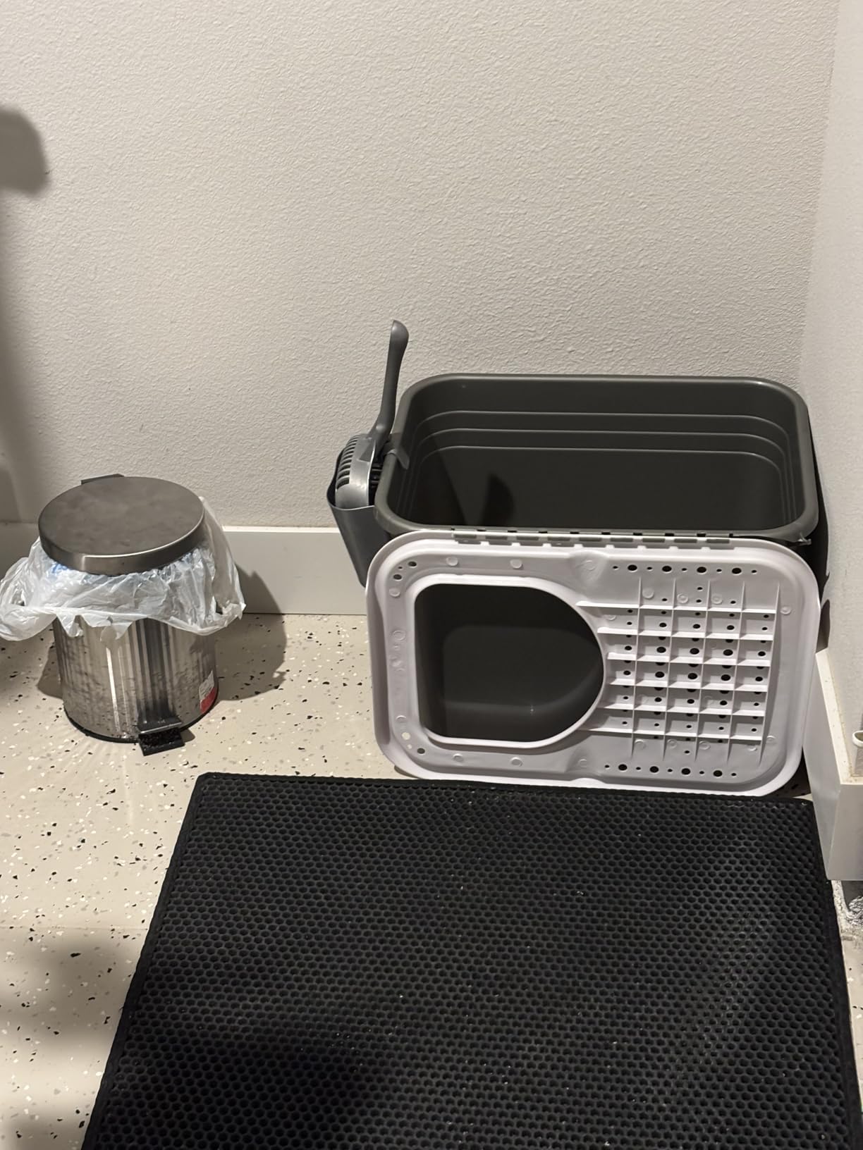 Petmate Enclosed Cat Litter Boxes with Hinged Lid and Wide Top Entry Opening, Cat Litter Box Enclosure with Filter Lid, Made in USA, Scoop not Included customer photo 1