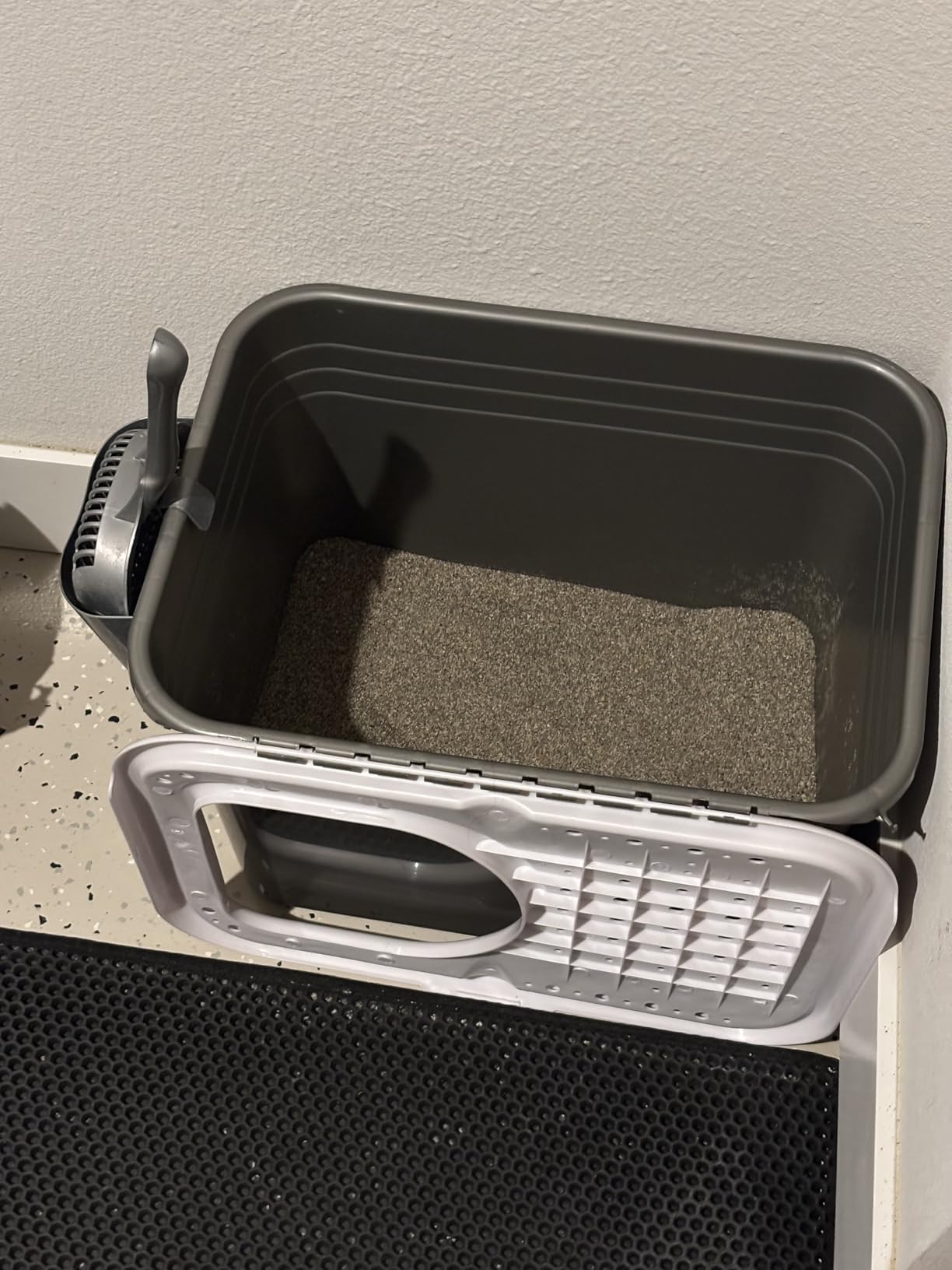 Petmate Enclosed Cat Litter Boxes with Hinged Lid and Wide Top Entry Opening, Cat Litter Box Enclosure with Filter Lid, Made in USA, Scoop not Included customer photo 2