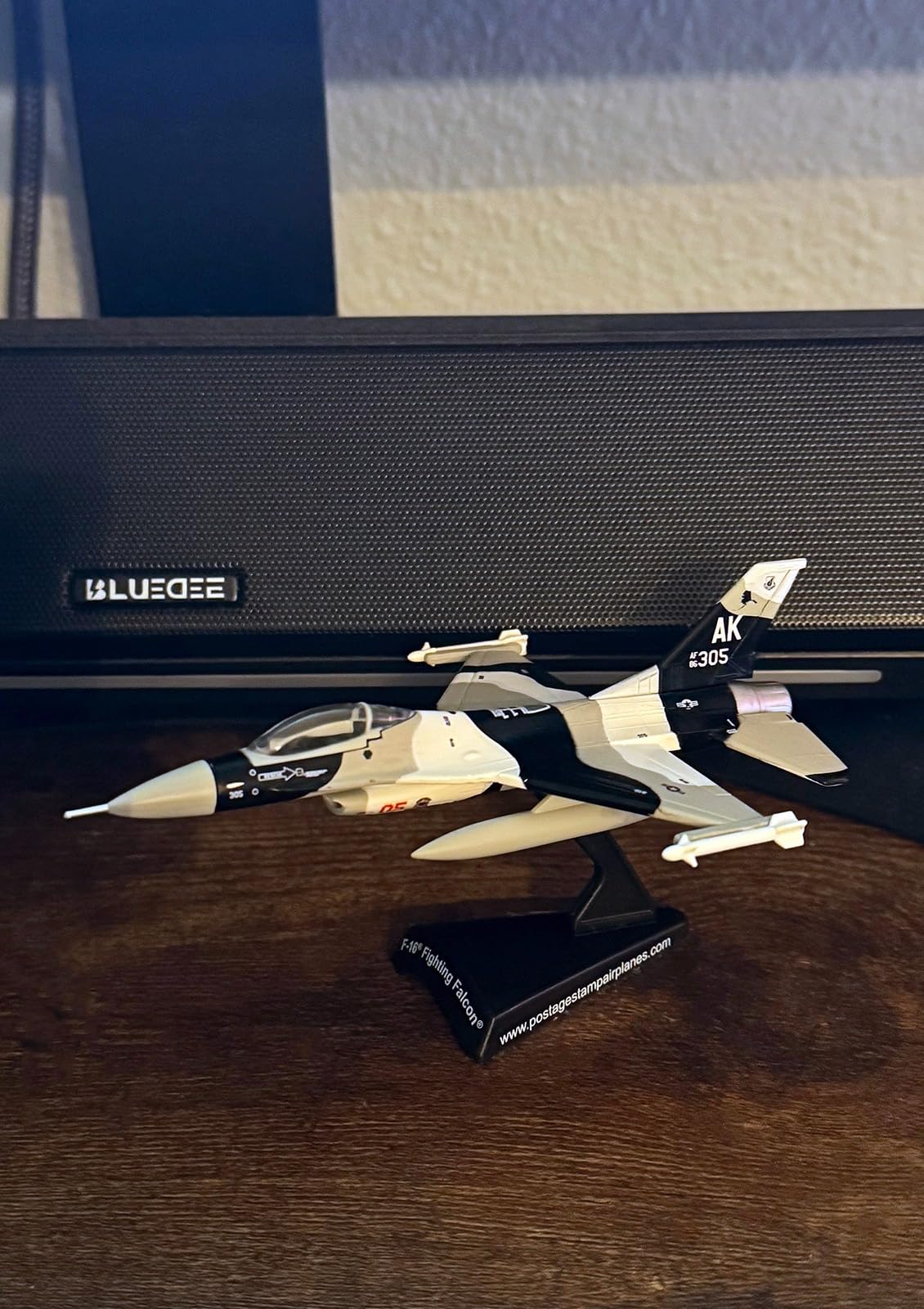 F-22 USAF Raptor Die-Cast Metal Model - 1:145 Scale Airplane with Display Stand, Highly Detailed Air Superiority Fighter Replica, 5.5