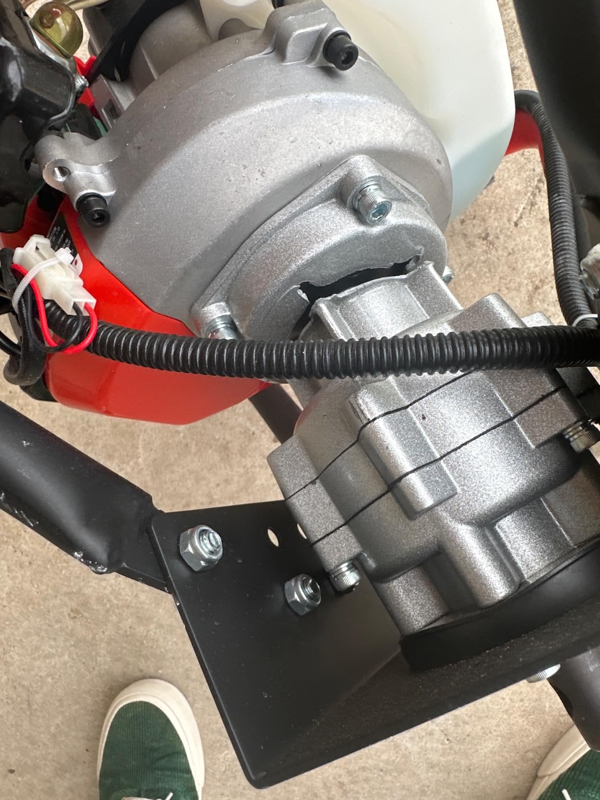 XtremepowerUS 2.3HP Post Hole Digger V-Type Gasoline 2-Stroke 55cc Auger Earth Fence Hole Digger Digging Drill for Fence, Farmland and Garden (Powerhead Only) customer photo 1