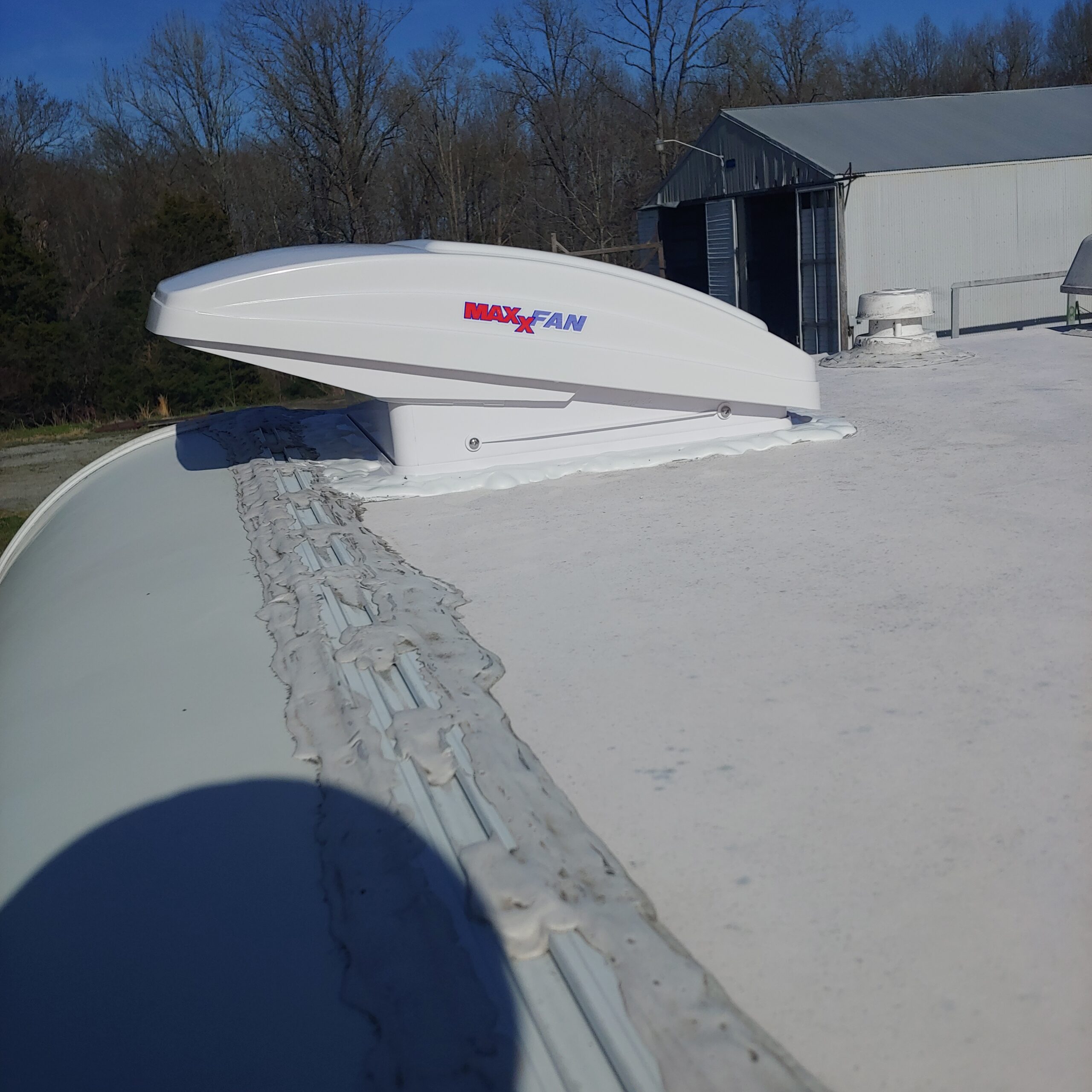 Maxxair Vent Corp 18.12 00-05301K Maxxfan DLX Vent 12V White customer photo 1