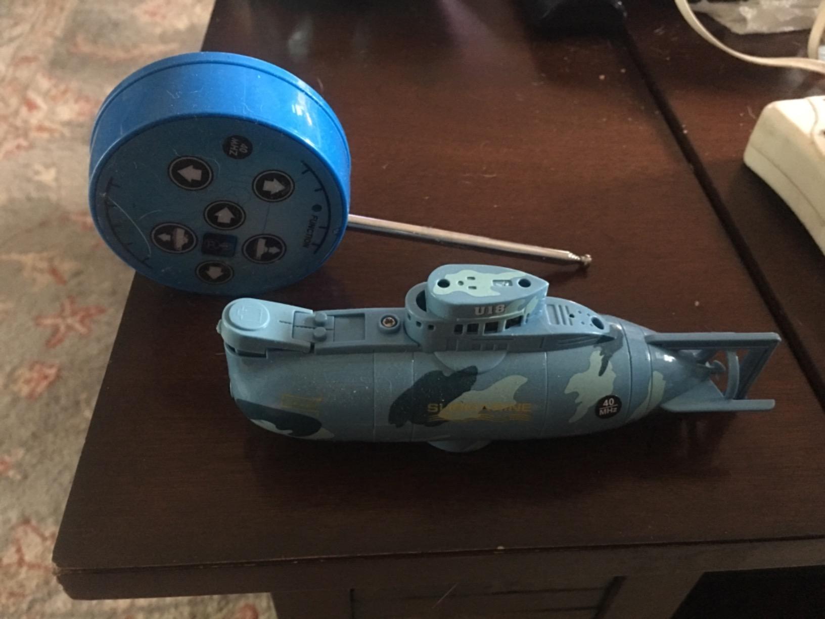 Tipmant Mini RC Submarine Toy Remote Control Boat Underwater Electric Diving Water Fish Tank Kids Birthday Gift (Yellow) customer photo 1