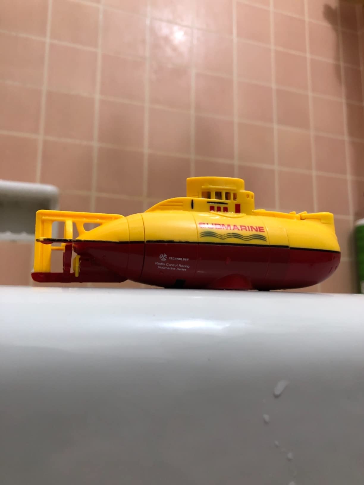 Tipmant Mini RC Submarine Toy Remote Control Boat Underwater Electric Diving Water Fish Tank Kids Birthday Gift (Yellow) customer photo 2
