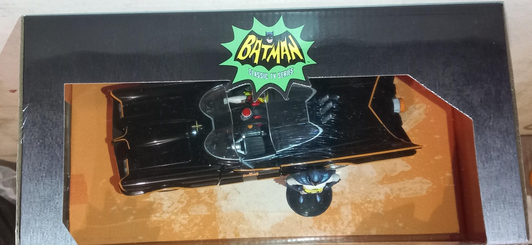 Jada 1966 Classic TV Series Batmobile 1:24 Die-Cast Car with 2.75
