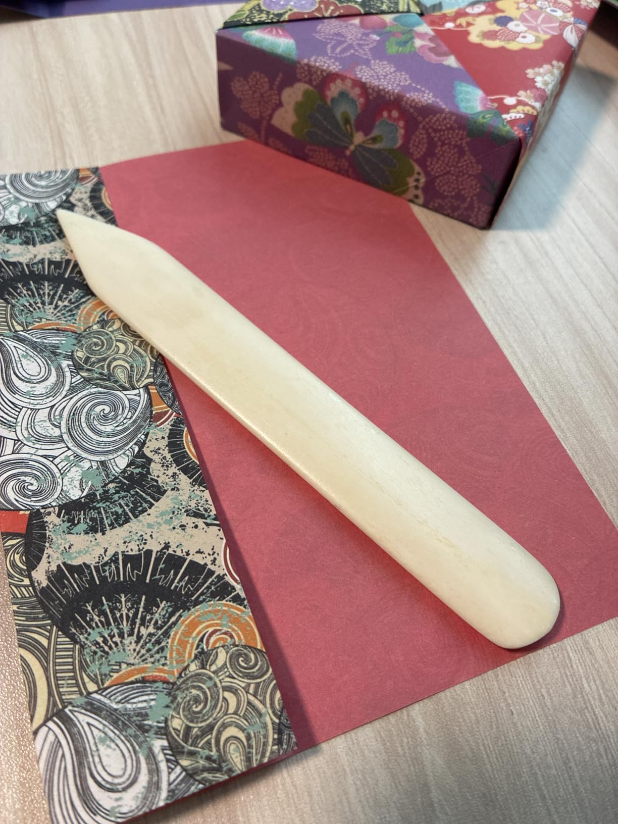 VENCINK Genuine Bone Folder Scoring Folding Creasing Origami Paper Creaser Crafting Tool for DIY Handmade Leather Burnishing, Bookbinding, Scrapbooking, Paper Cards Crafts (100% Cattle Bone) customer photo 1