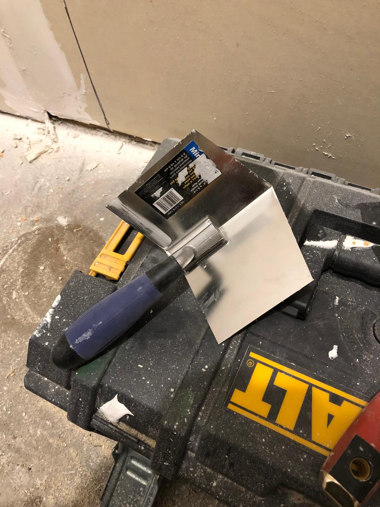 Edward Tools Drywall Corner Tool - Flexes for perfect 90 degree corner when mudding drywall - High grade stainless steel sheetrock corner trowel - Ergonomic grip - Lifetime warranty customer photo 1