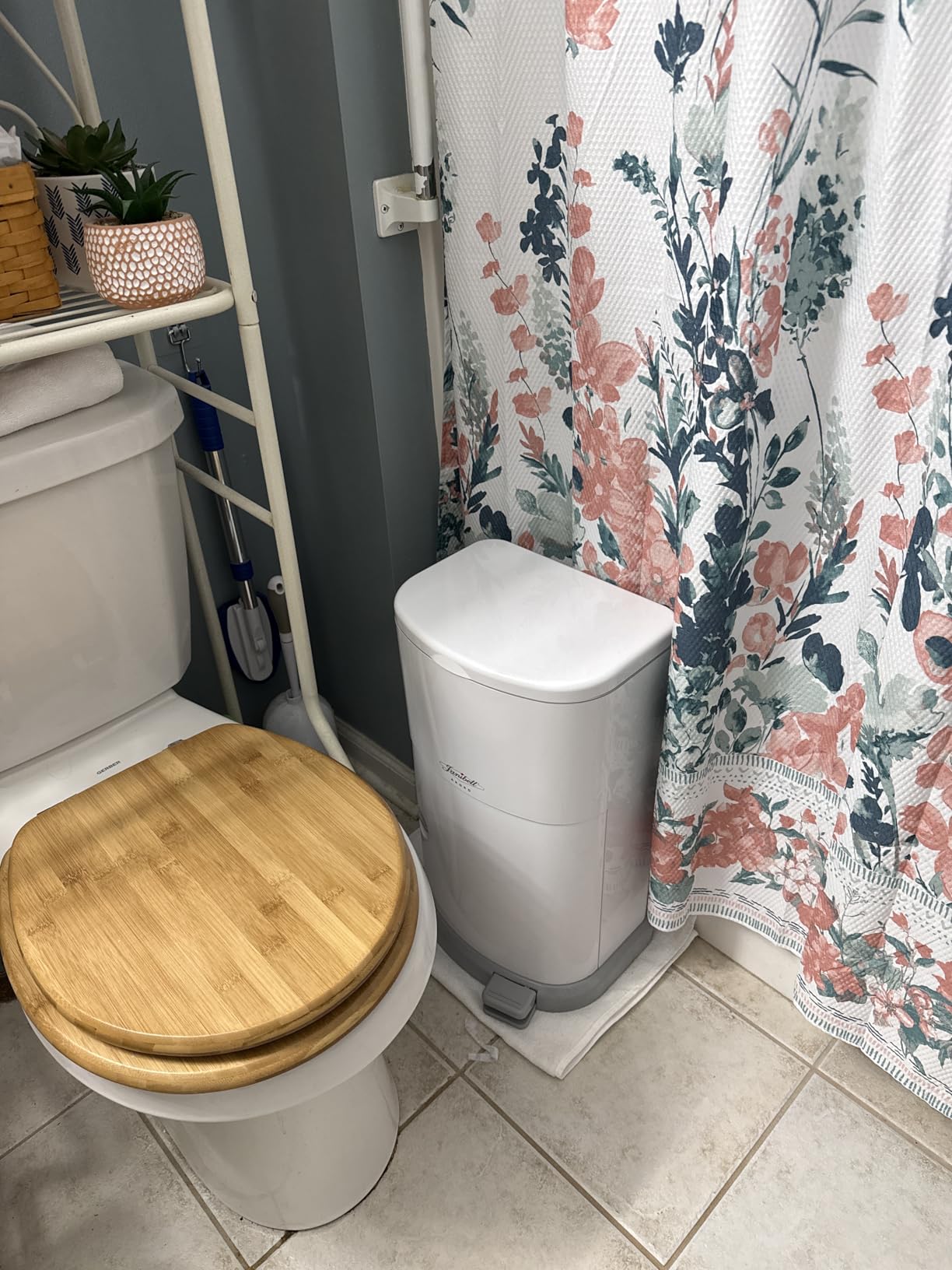 Janibell Akord Slim Adult Diaper Pail - 7-Gallon, Hands-Free Foot Pedal, Double-Sealed Odor Reduction, Continuous Liner System customer photo 1