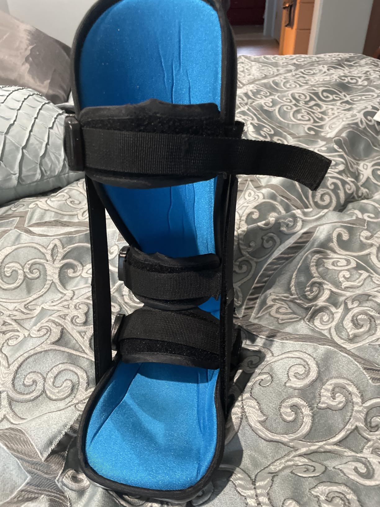 Plantar Fasciitis Adjustable Night Splint. Sleeping boot for foot stretching. P.F. Night Splint with wedge for dorsiflexion. Achilles tendonitis, Heel and Bone Spur, Tendon and Calf Stretching, Arch Pain Treatment. Fits Left & Right Foot. L4398 (Medium) customer photo 1