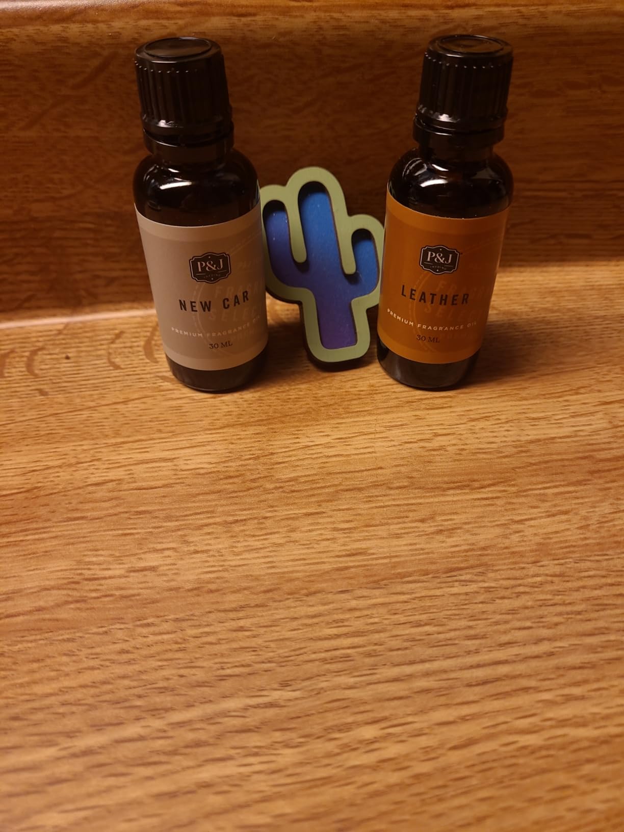 P&J Trading - Leather Scented Oil 100ml - Fragrance Oil for Candle Making, Soap Making, Diffuser Oil customer photo 2