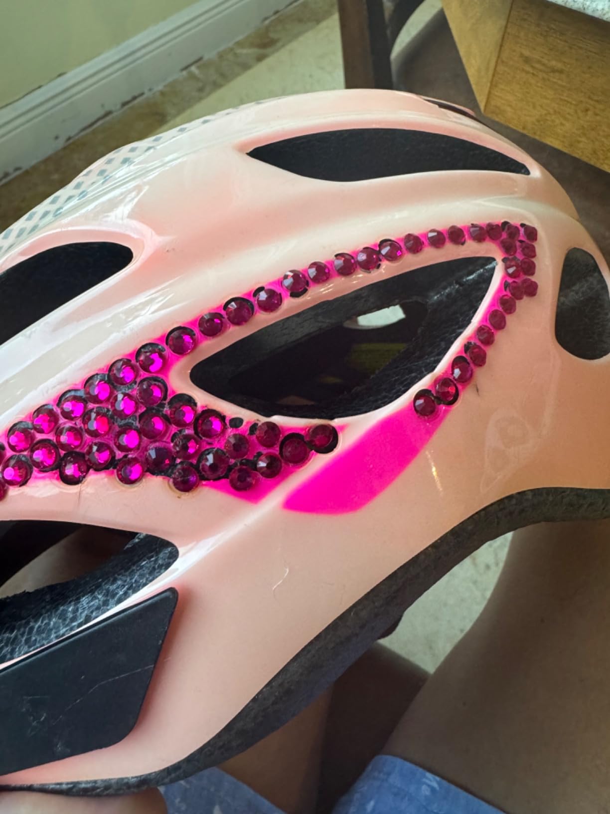 Schwinn Beam Lighted Helmet, Size 58-62 cm, Rear LED Light, Reflective Strips, Adjustable Dial and Straps, 17 Air Vents, Removable Visor customer photo 2