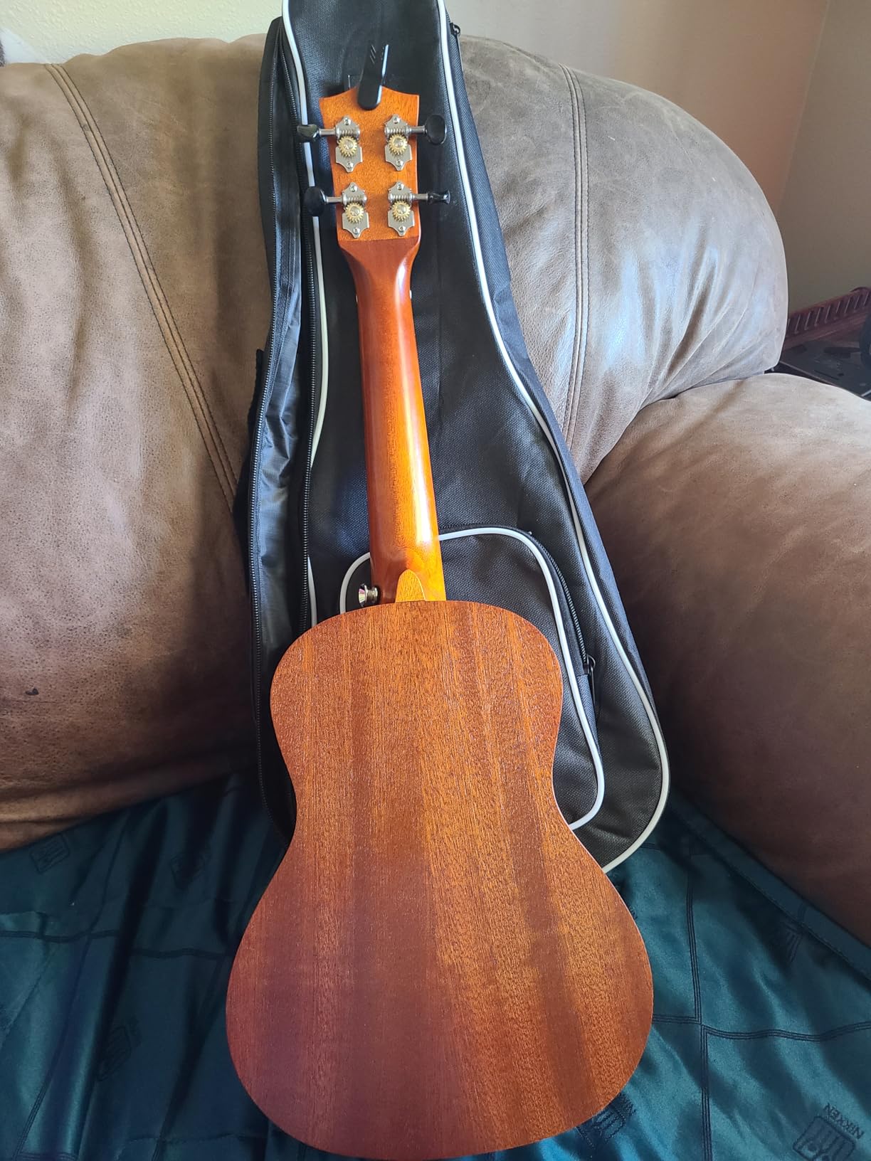 AKLOT Concert Ukelele Solid Mahogany 23 inch for Professional Beginners Adults Kit with Free Online Lesson and Uke Accessories customer photo 1